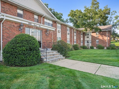 Condo For Sale - 1000 Knapps Highway #9<br/> Fairfield County, Fairfield, CT 06825