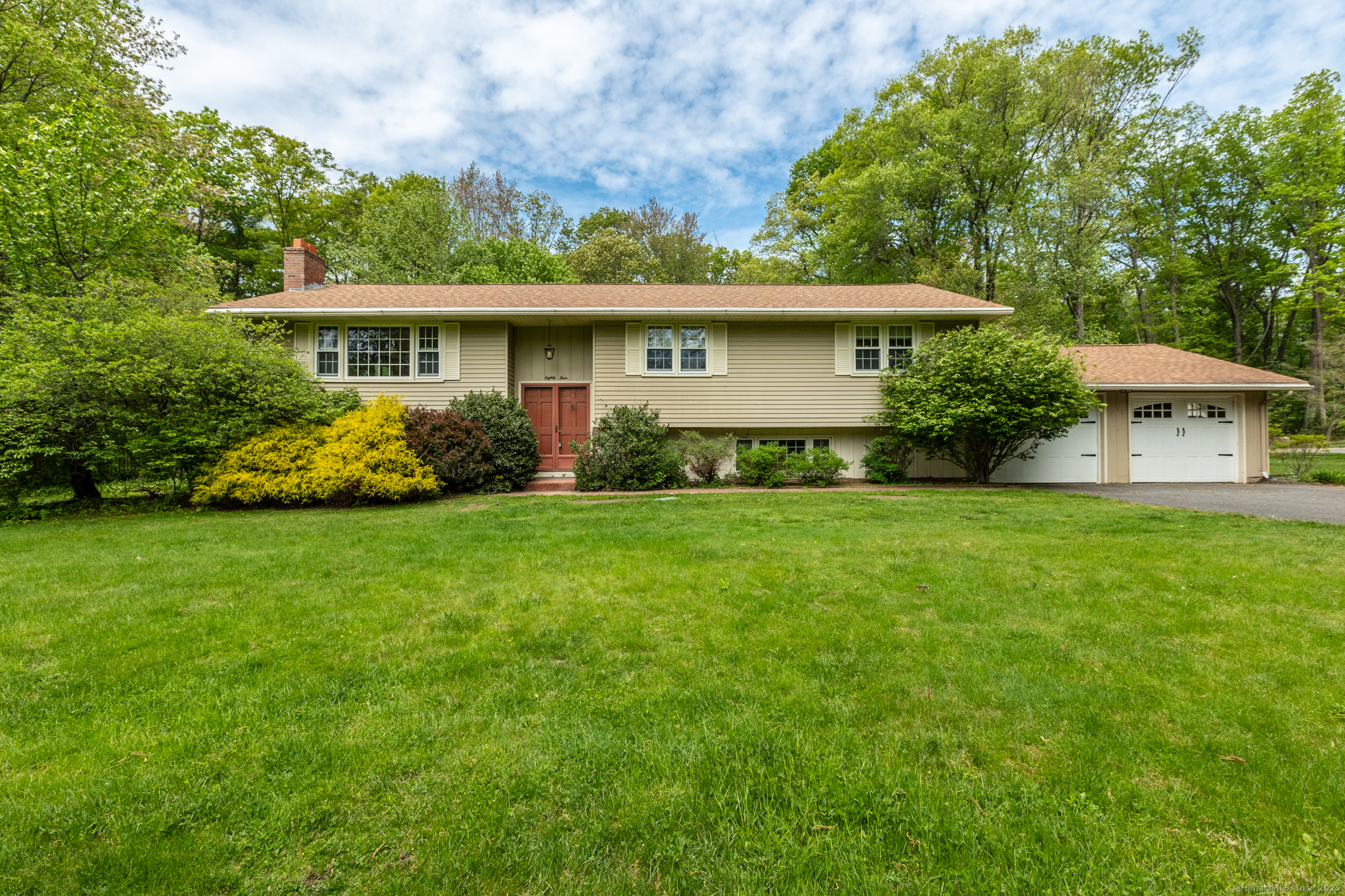 84 Blue Ridge Drive, Somers, Connecticut image 1