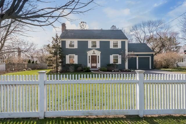 Photo 1 of 637 Mill Plain Road, Fairfield, Connecticut, $729,000, Web #: 99098924