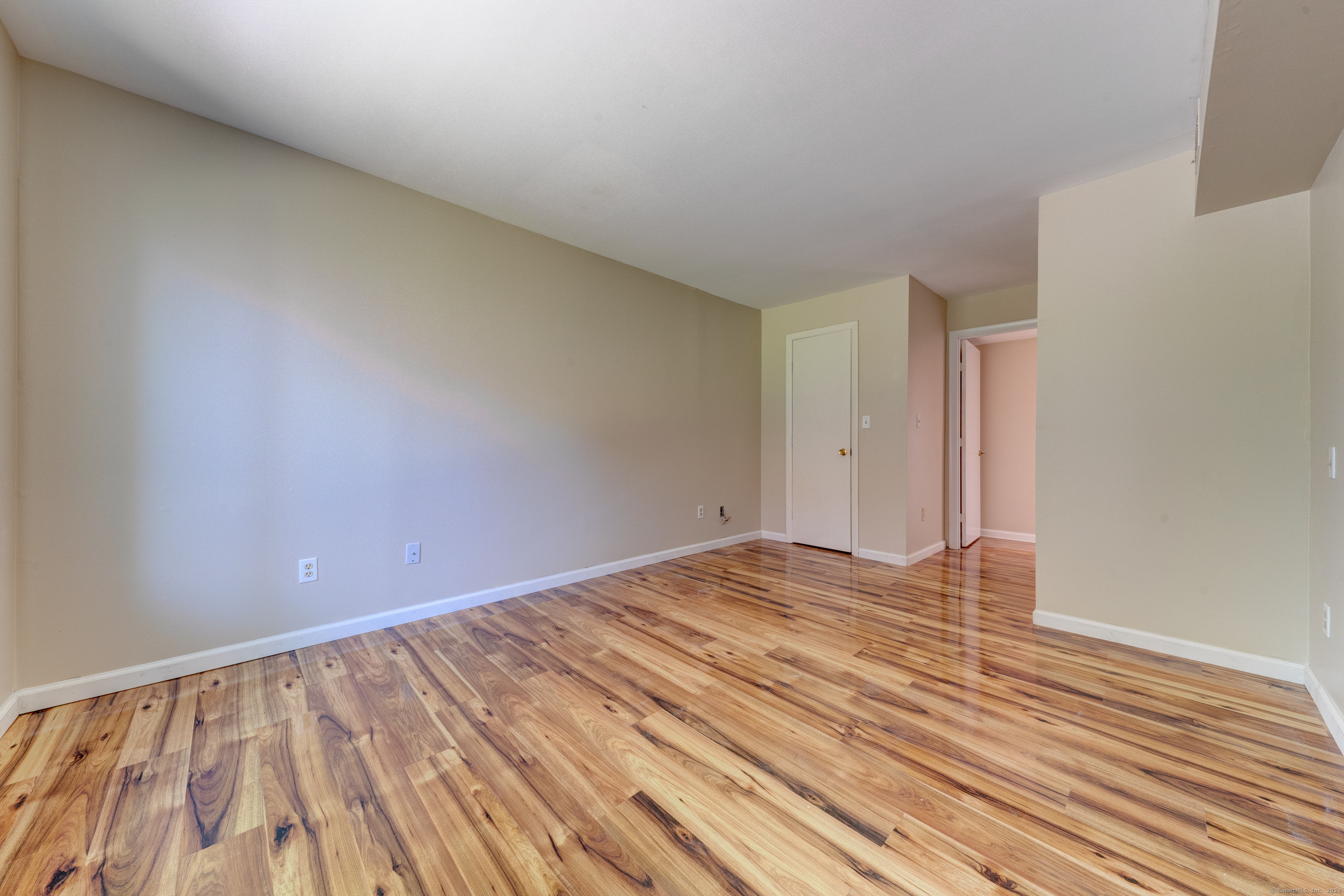 East Haven, Connecticut 06513, United States, 2 Bedrooms Bedrooms, ,2 BathroomsBathrooms,Residential,Pending,57871