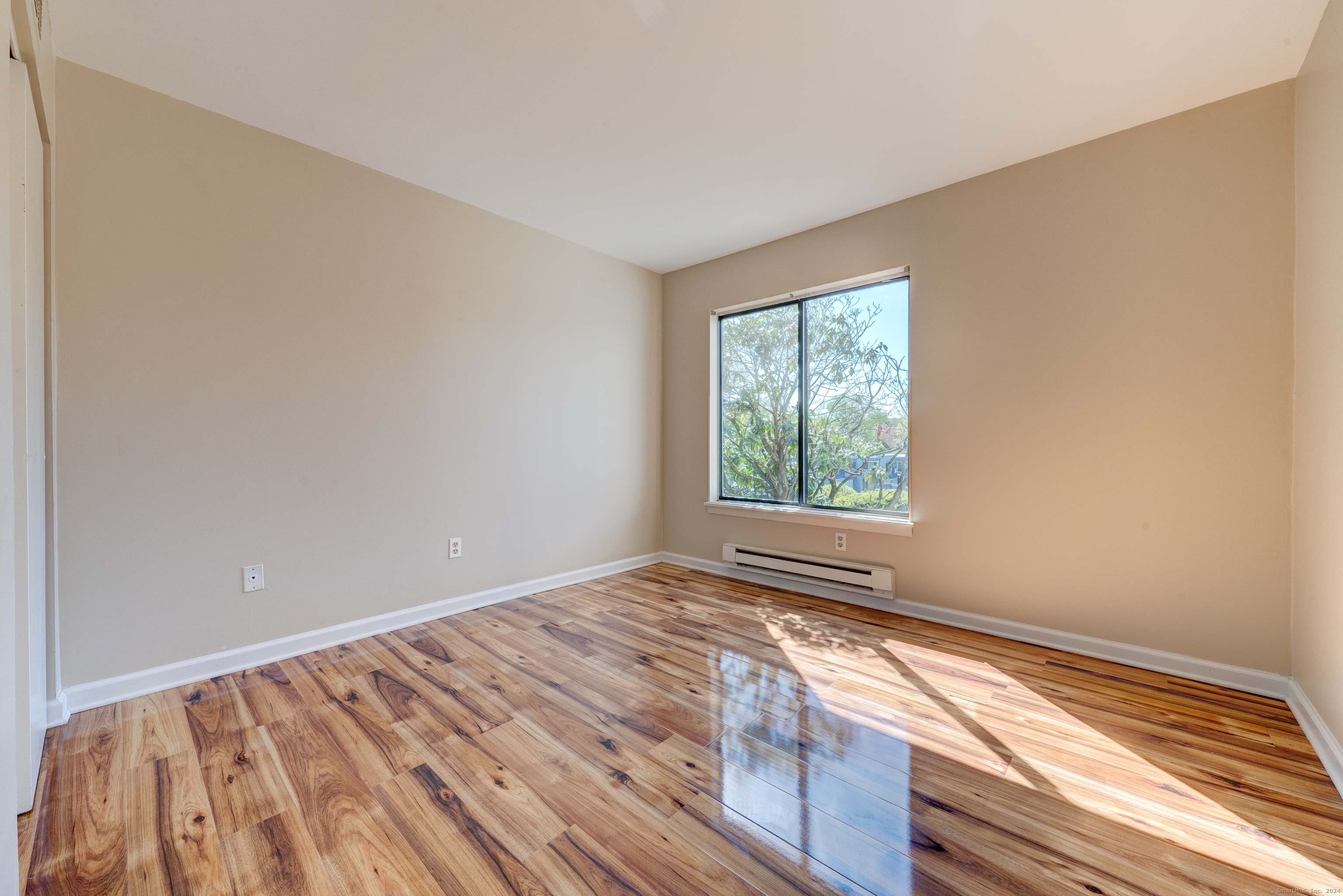 East Haven, Connecticut 06513, United States, 2 Bedrooms Bedrooms, ,2 BathroomsBathrooms,Residential,Pending,57871