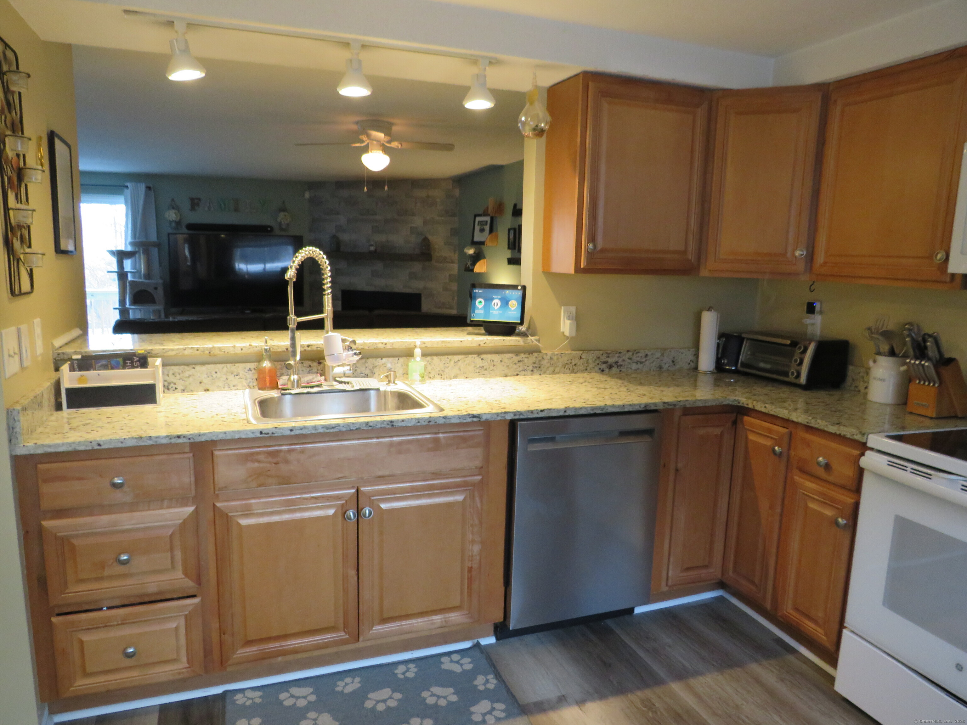 8 Clubhouse Drive #8, Cromwell, Connecticut image 8