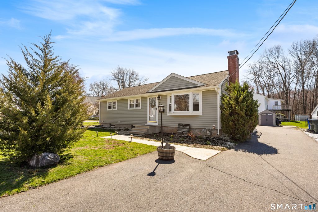 Photo of 3 Greenlawn Avenue, Newington, CT 06111 (MLS # 24166739)