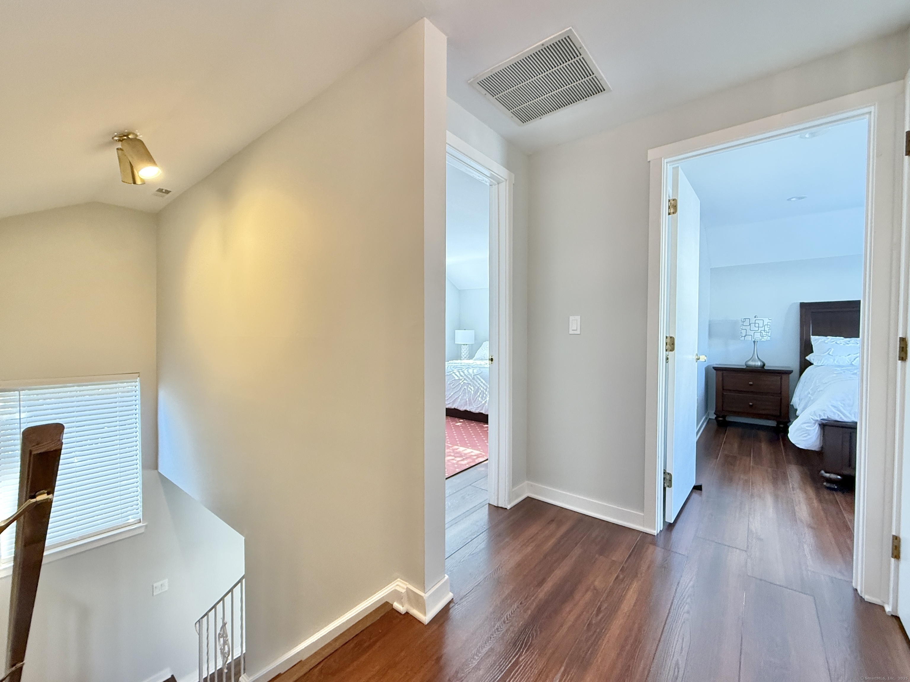 Stamford, Connecticut 06905, United States, 2 Bedrooms Bedrooms, ,2 BathroomsBathrooms,Residential,Pending,78249