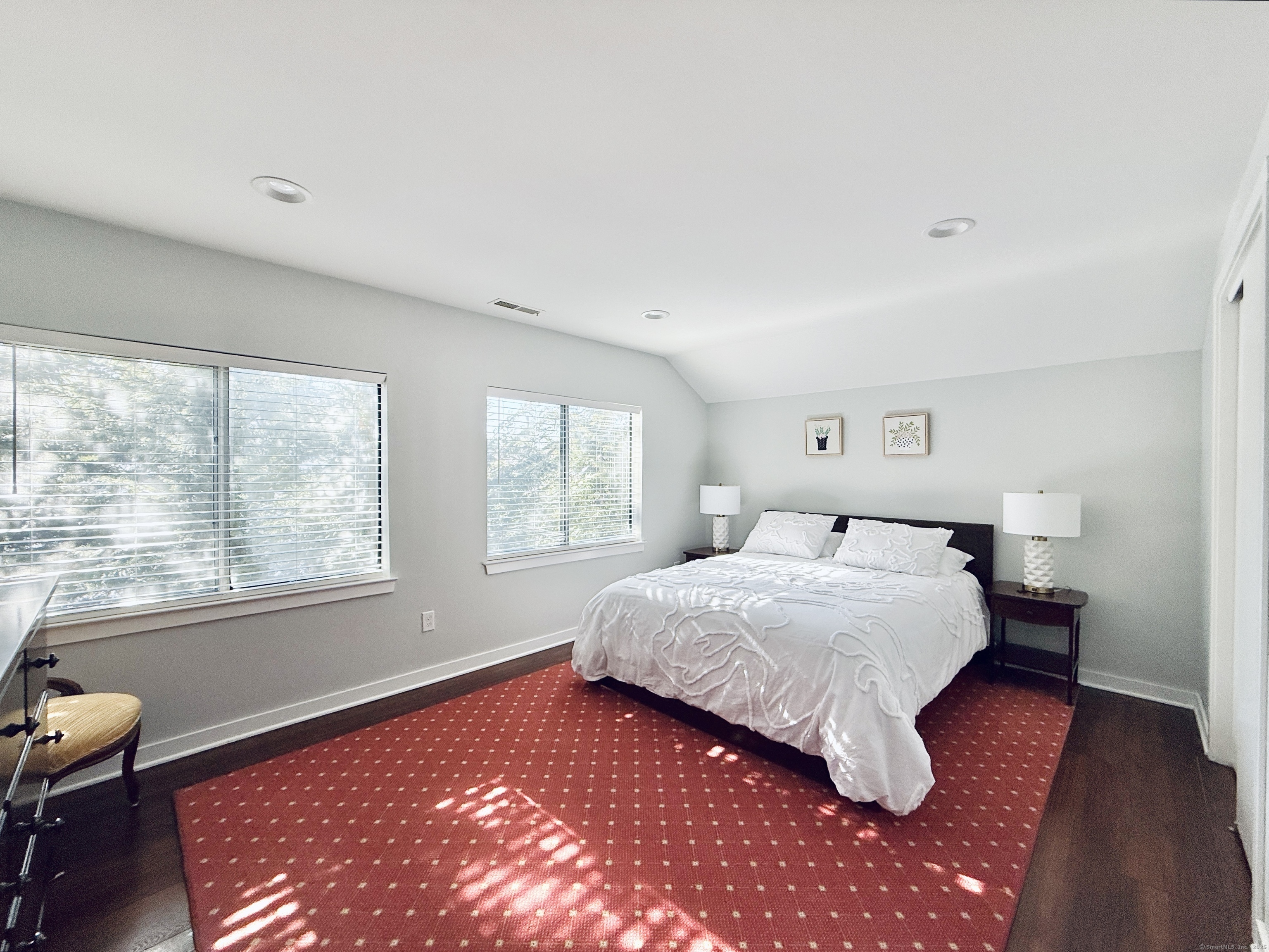 Stamford, Connecticut 06905, United States, 2 Bedrooms Bedrooms, ,2 BathroomsBathrooms,Residential,Pending,78249