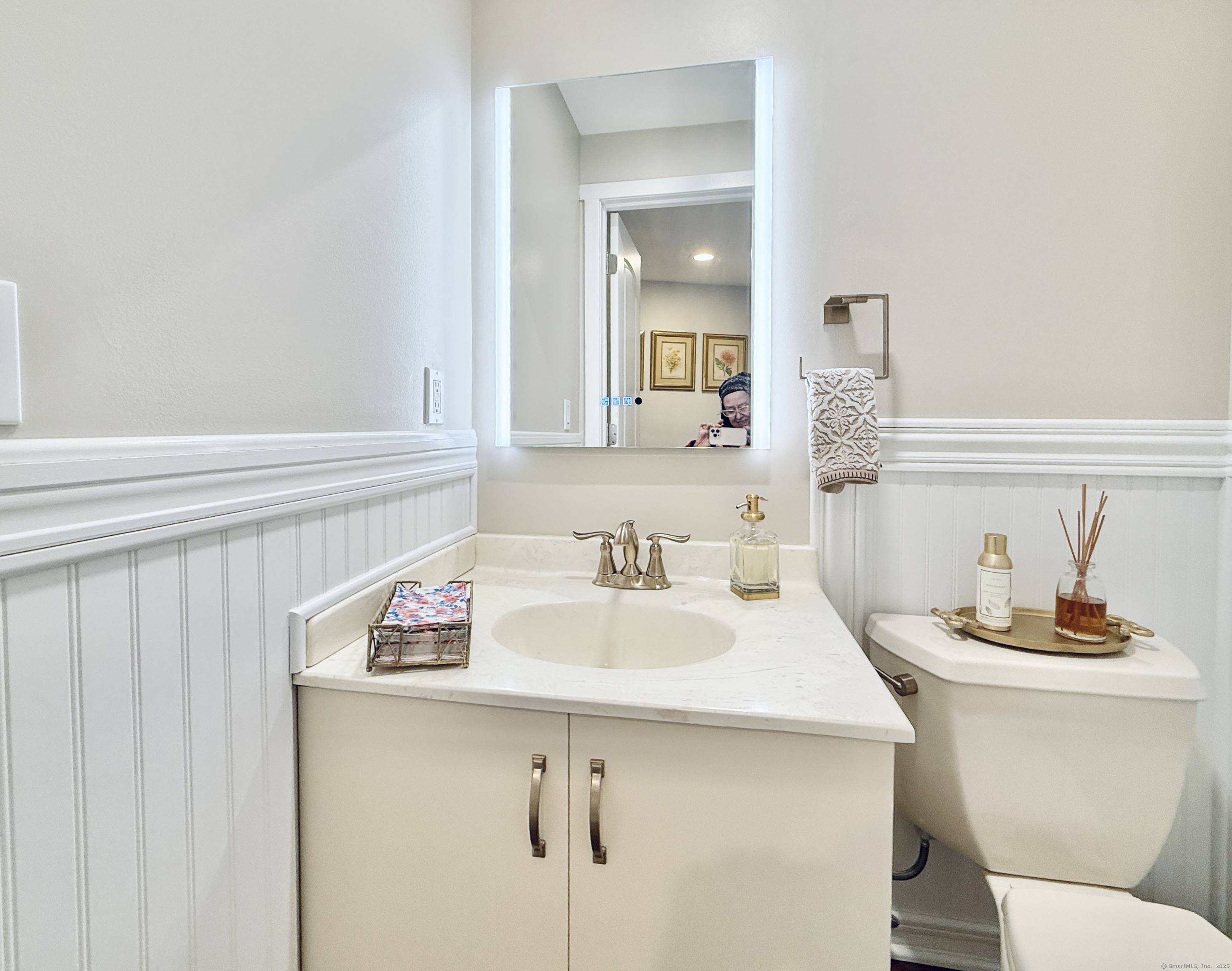 Stamford, Connecticut 06905, United States, 2 Bedrooms Bedrooms, ,2 BathroomsBathrooms,Residential,Pending,78249