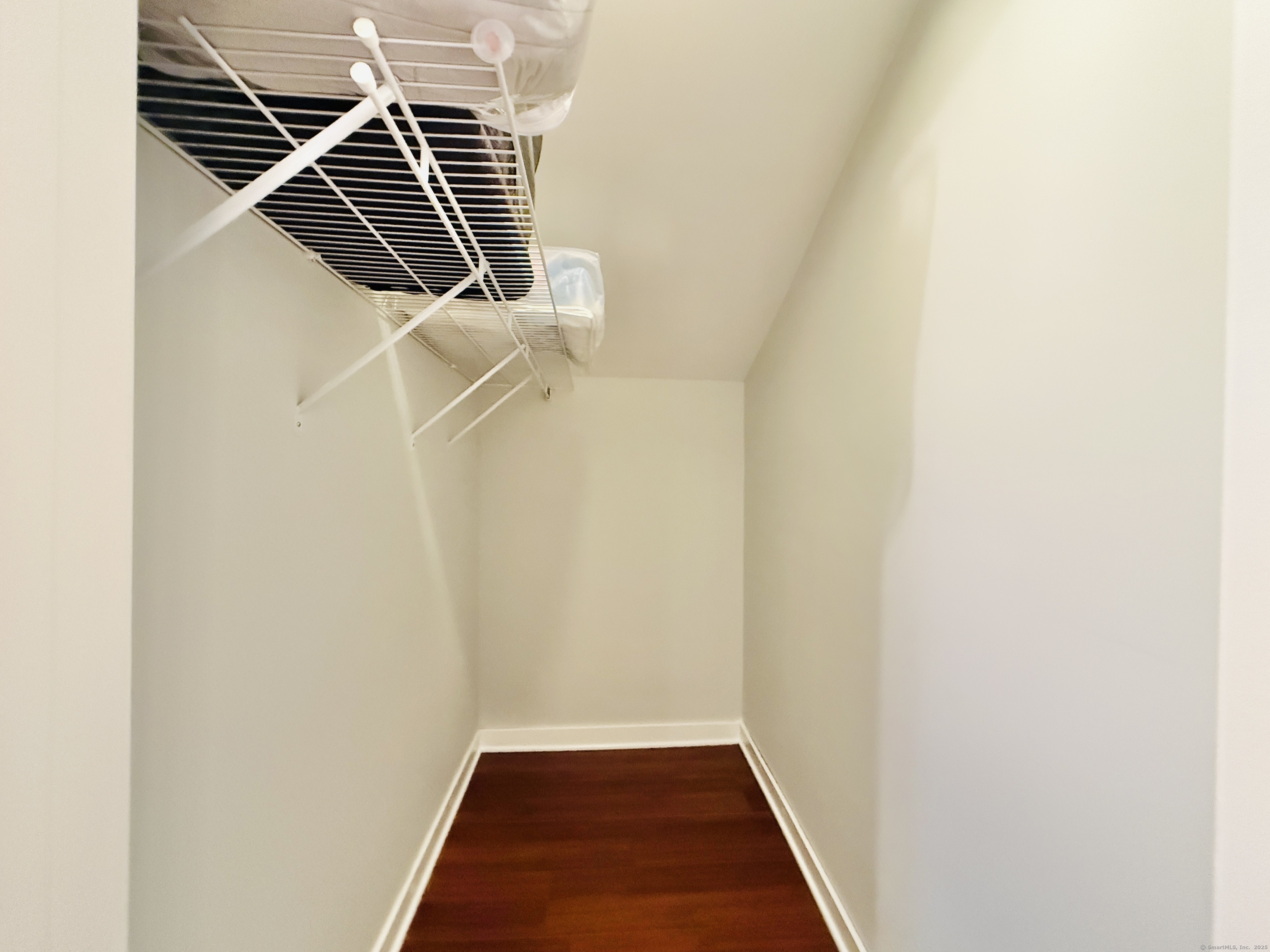 Stamford, Connecticut 06905, United States, 2 Bedrooms Bedrooms, ,2 BathroomsBathrooms,Residential,Pending,78249