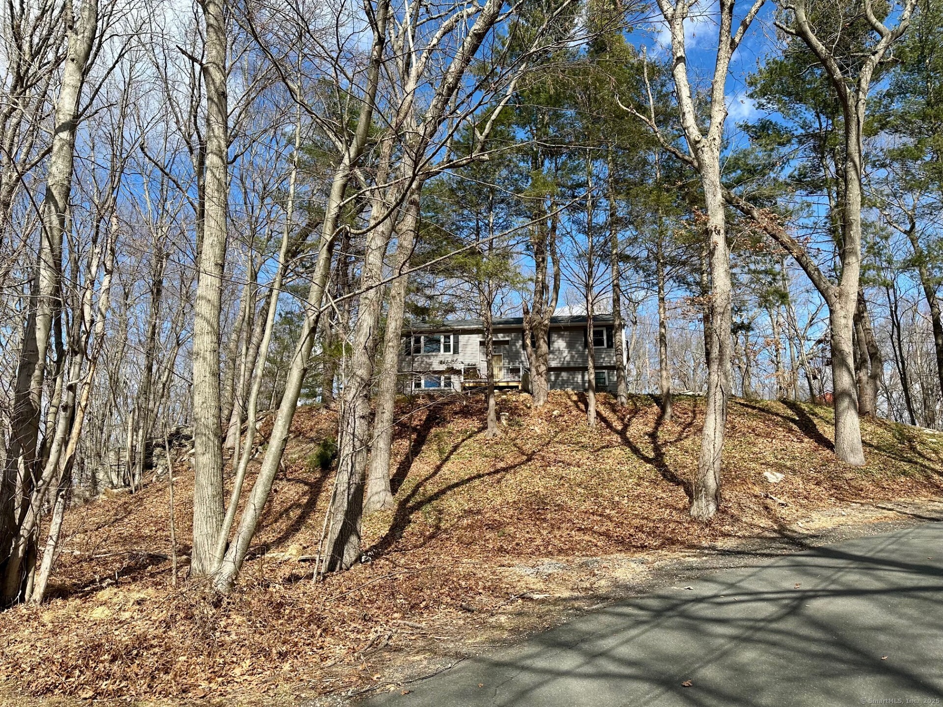 Kings Hwy Extension, Shelton, Connecticut - 3 Bedrooms  
2 Bathrooms  
7 Rooms - 