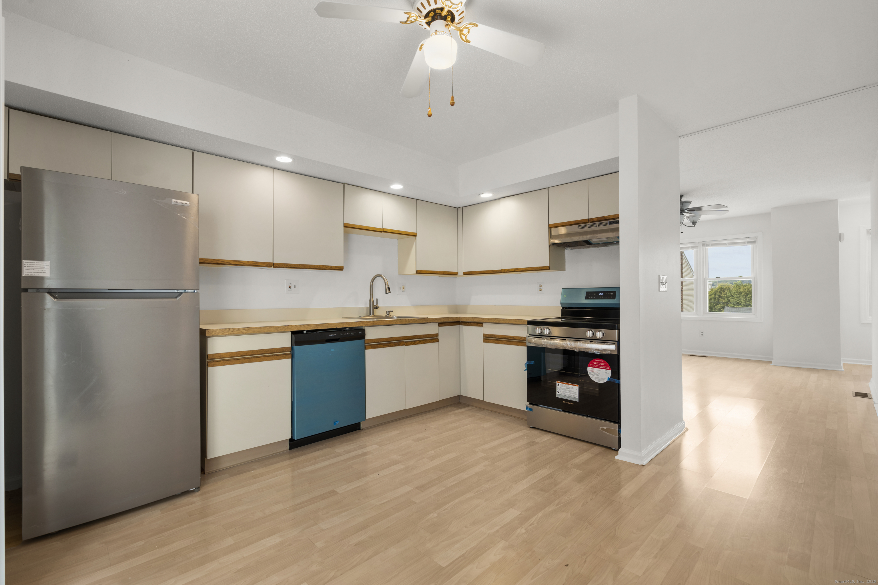 233 Derby Avenue 611