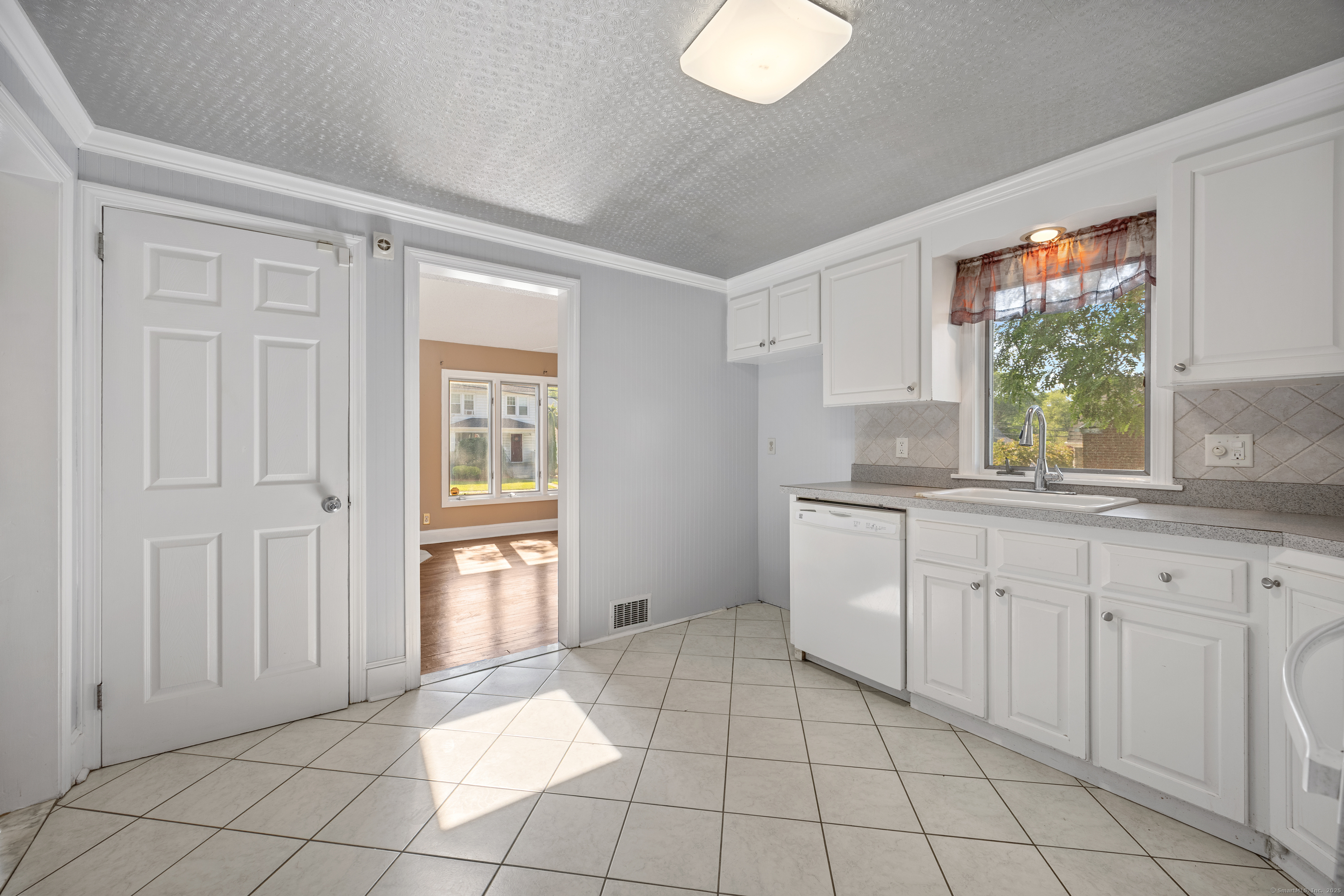 1044 Highland Avenue