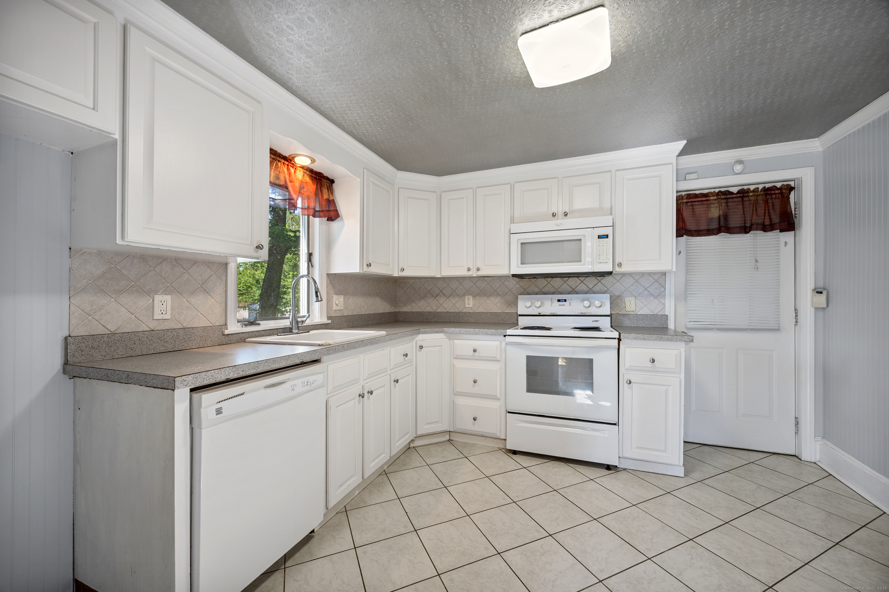 1044 Highland Avenue