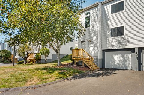 Photo of 31 Woodbridge Lane #31, Cromwell, CT 06416 (MLS # 24120364)