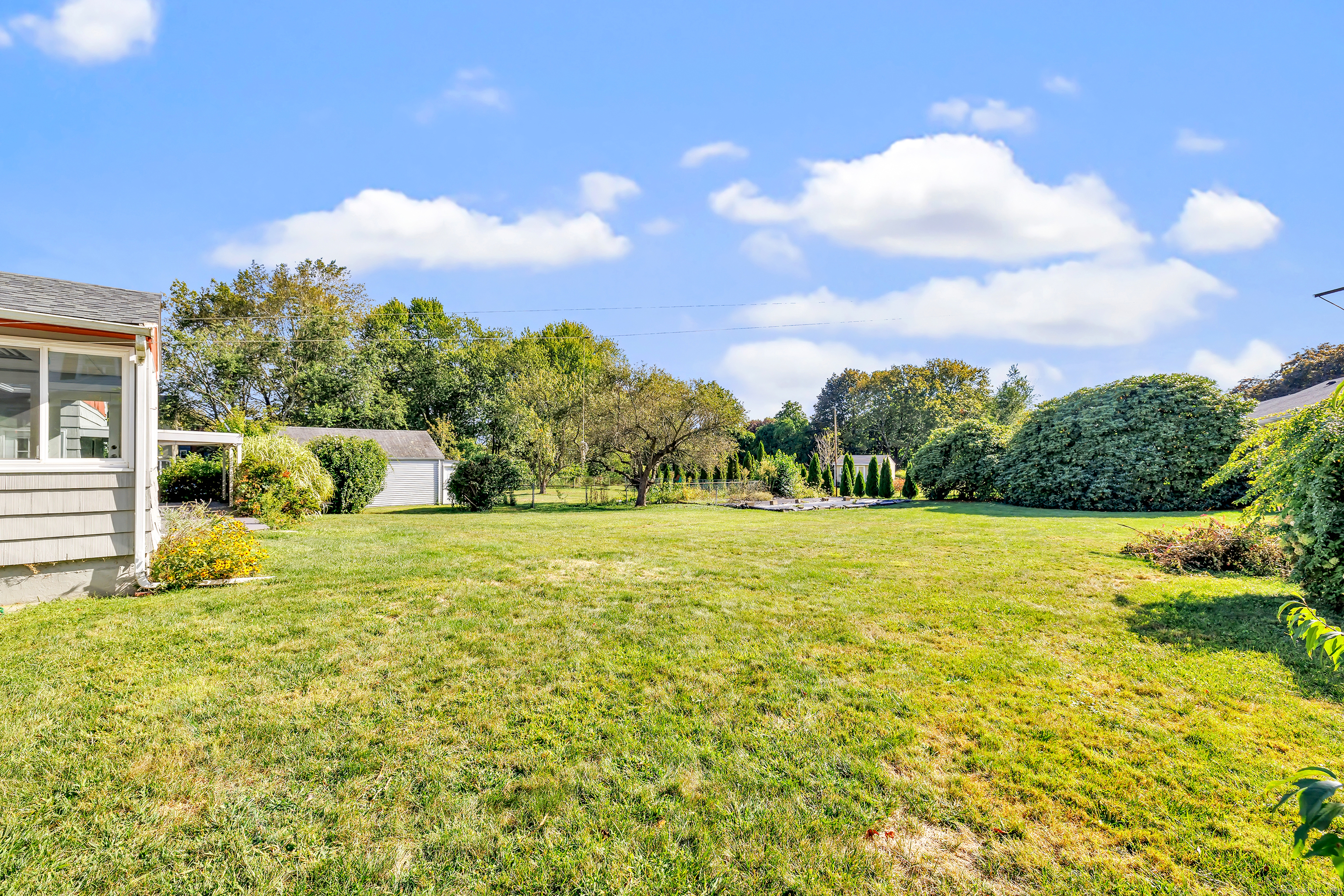 Trumbull, Connecticut 06611, United States, 3 Bedrooms Bedrooms, ,1 BathroomBathrooms,Residential,Pending,206008