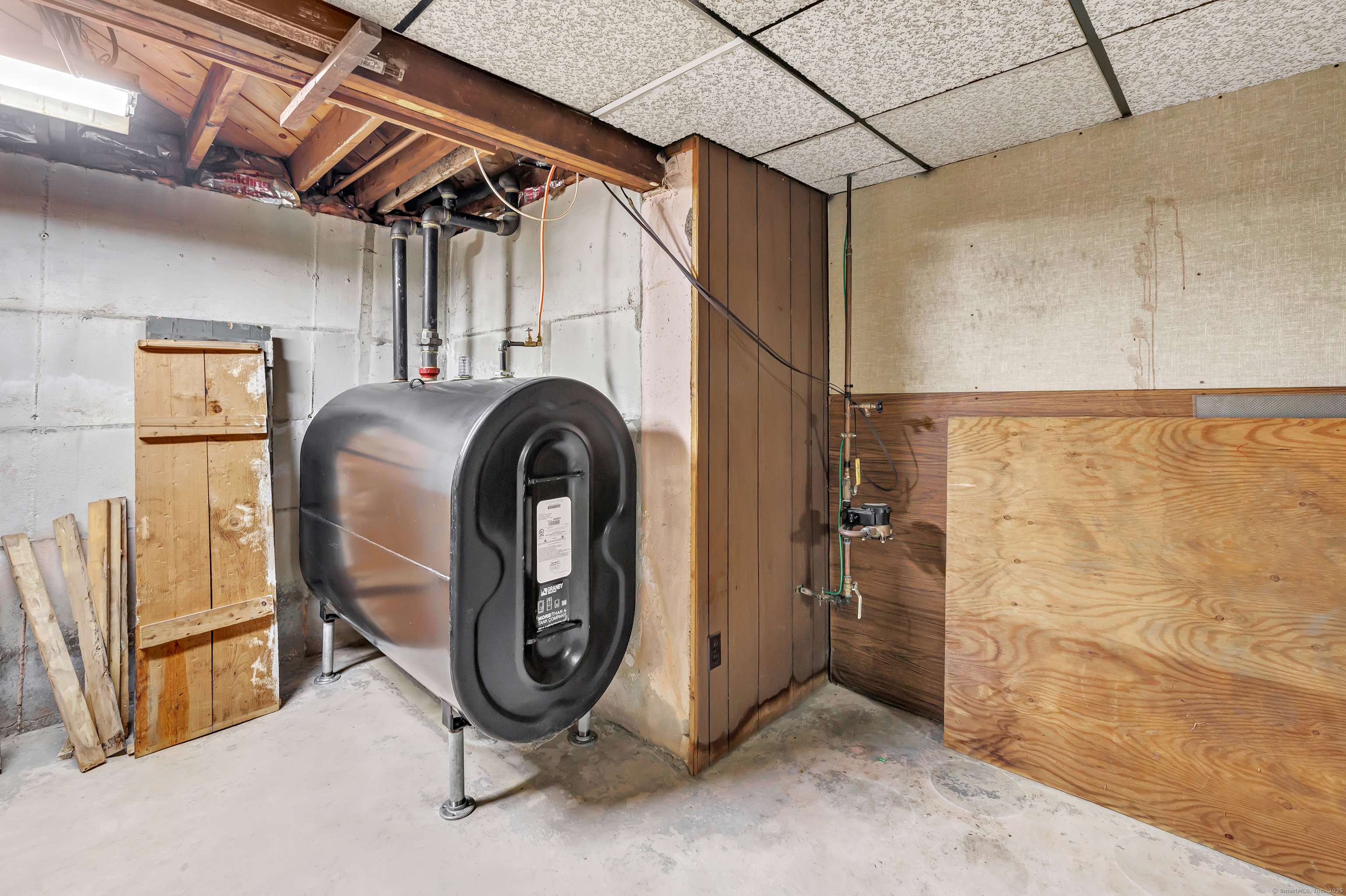 Trumbull, Connecticut 06611, United States, 3 Bedrooms Bedrooms, ,1 BathroomBathrooms,Residential,Pending,206008