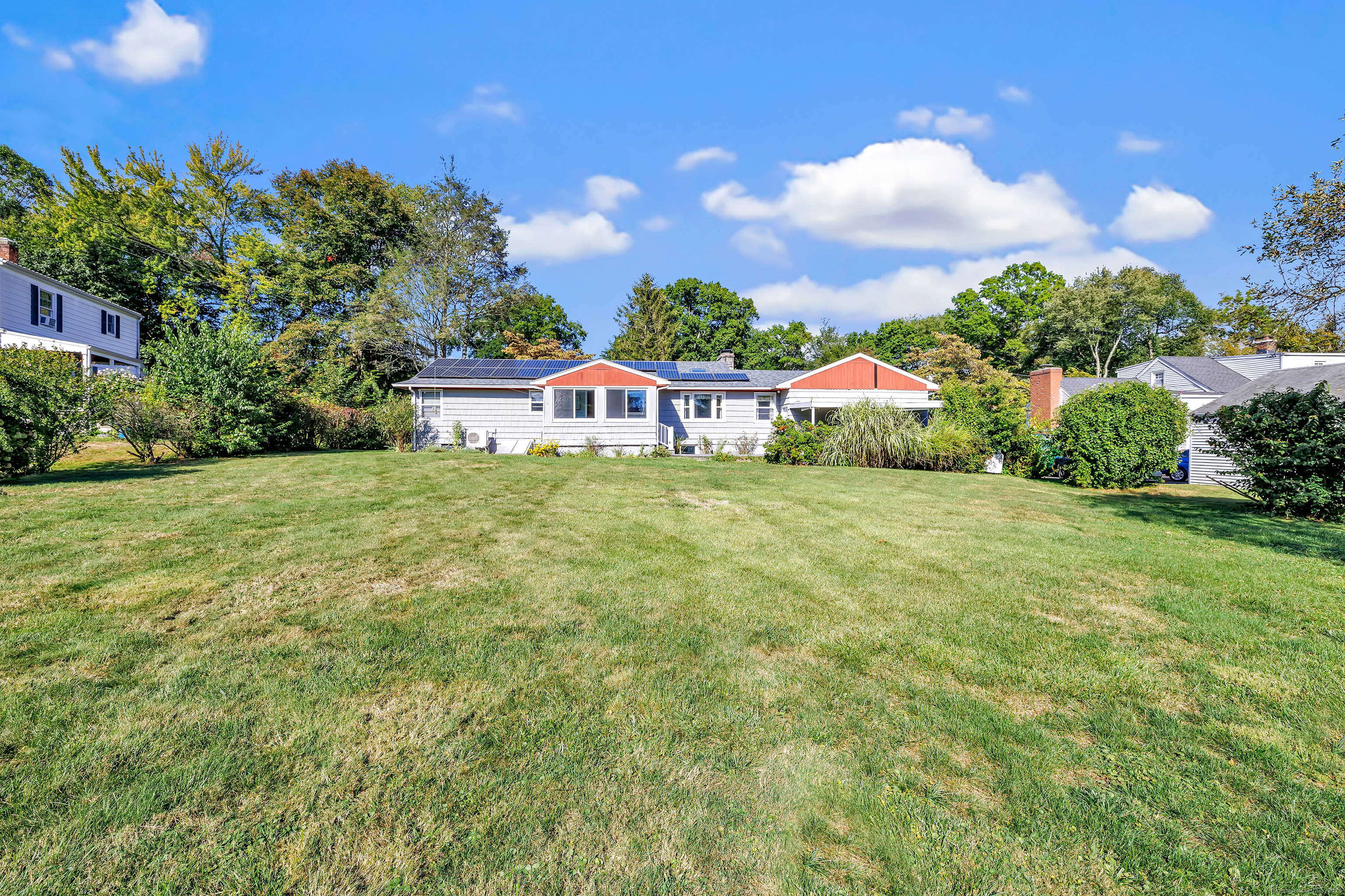 Trumbull, Connecticut 06611, United States, 3 Bedrooms Bedrooms, ,1 BathroomBathrooms,Residential,Pending,206008