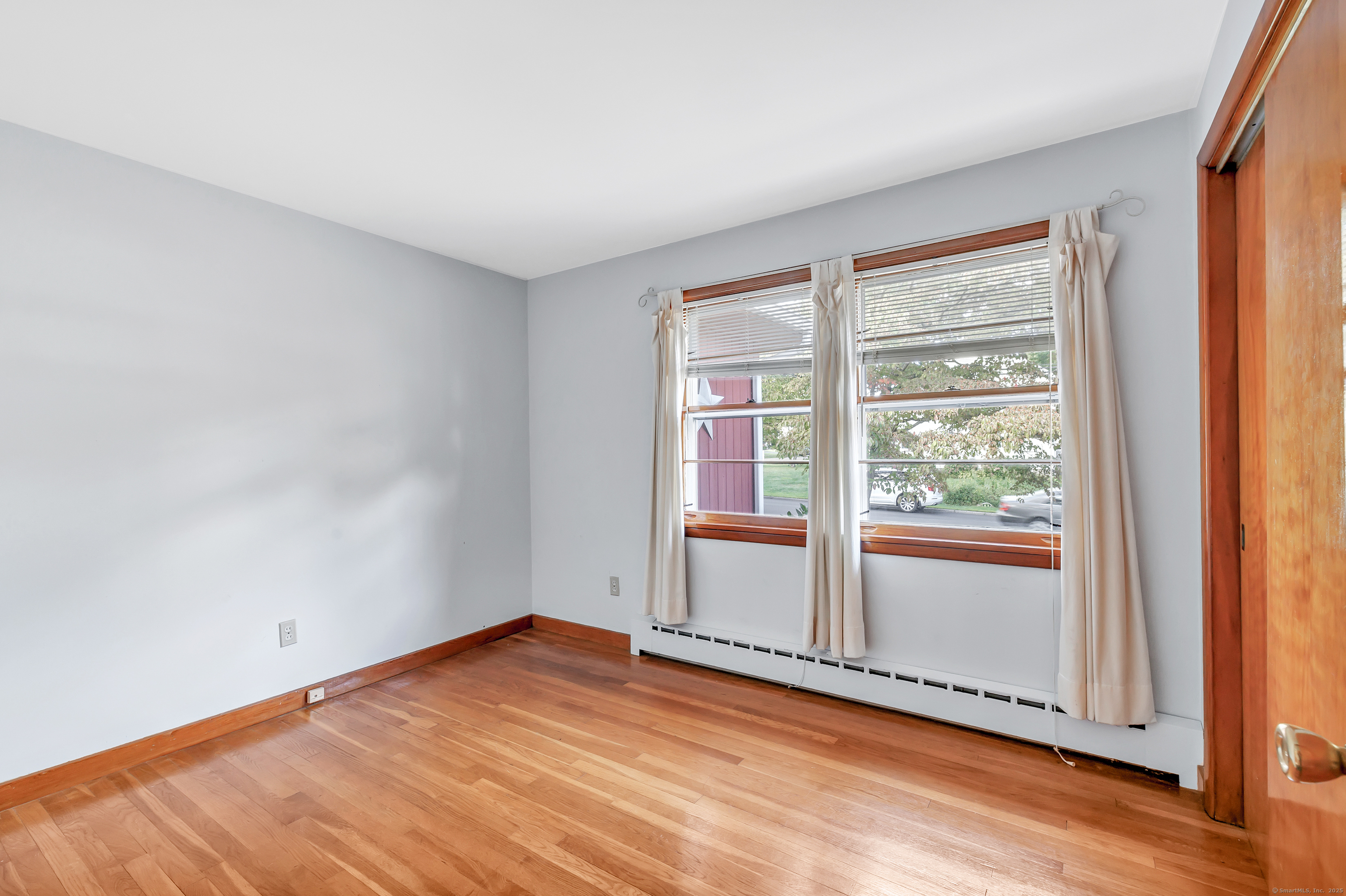 Trumbull, Connecticut 06611, United States, 3 Bedrooms Bedrooms, ,1 BathroomBathrooms,Residential,Pending,206008