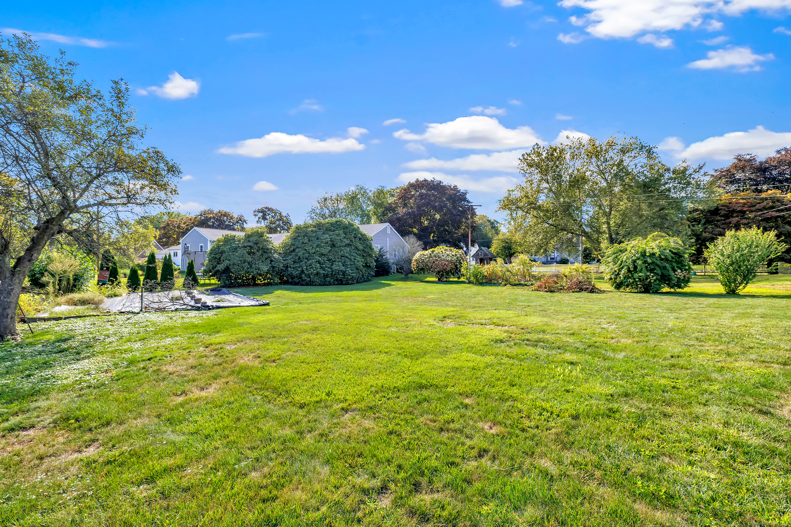 Trumbull, Connecticut 06611, United States, 3 Bedrooms Bedrooms, ,1 BathroomBathrooms,Residential,Pending,206008