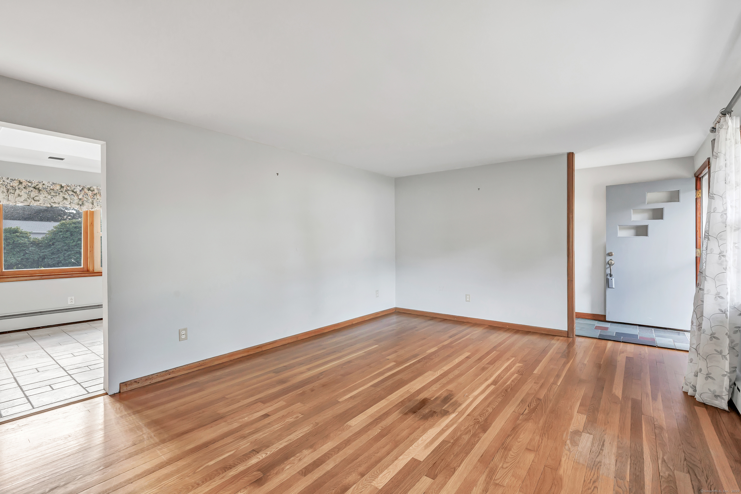 Trumbull, Connecticut 06611, United States, 3 Bedrooms Bedrooms, ,1 BathroomBathrooms,Residential,Pending,206008