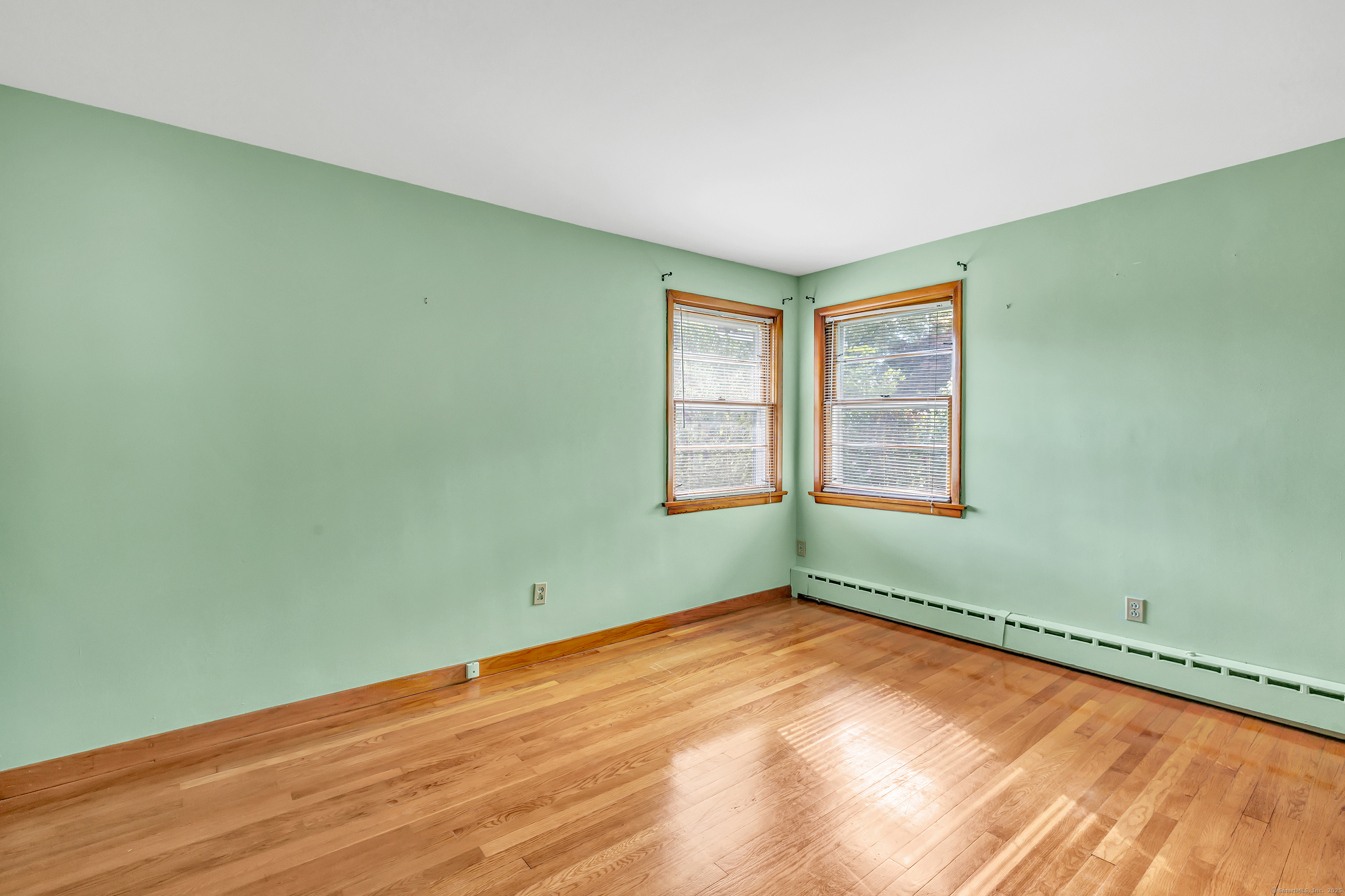 Trumbull, Connecticut 06611, United States, 3 Bedrooms Bedrooms, ,1 BathroomBathrooms,Residential,Pending,206008