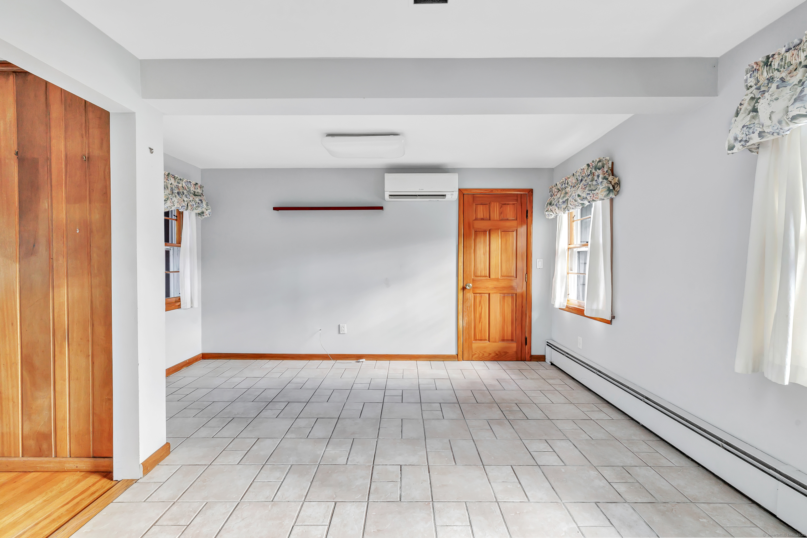 Trumbull, Connecticut 06611, United States, 3 Bedrooms Bedrooms, ,1 BathroomBathrooms,Residential,Pending,206008