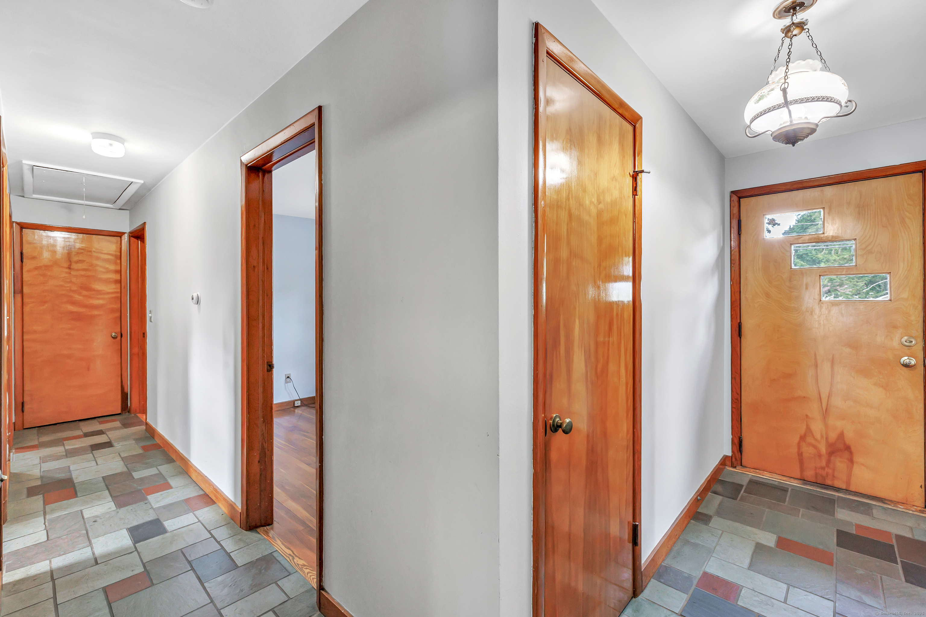 Trumbull, Connecticut 06611, United States, 3 Bedrooms Bedrooms, ,1 BathroomBathrooms,Residential,Pending,206008