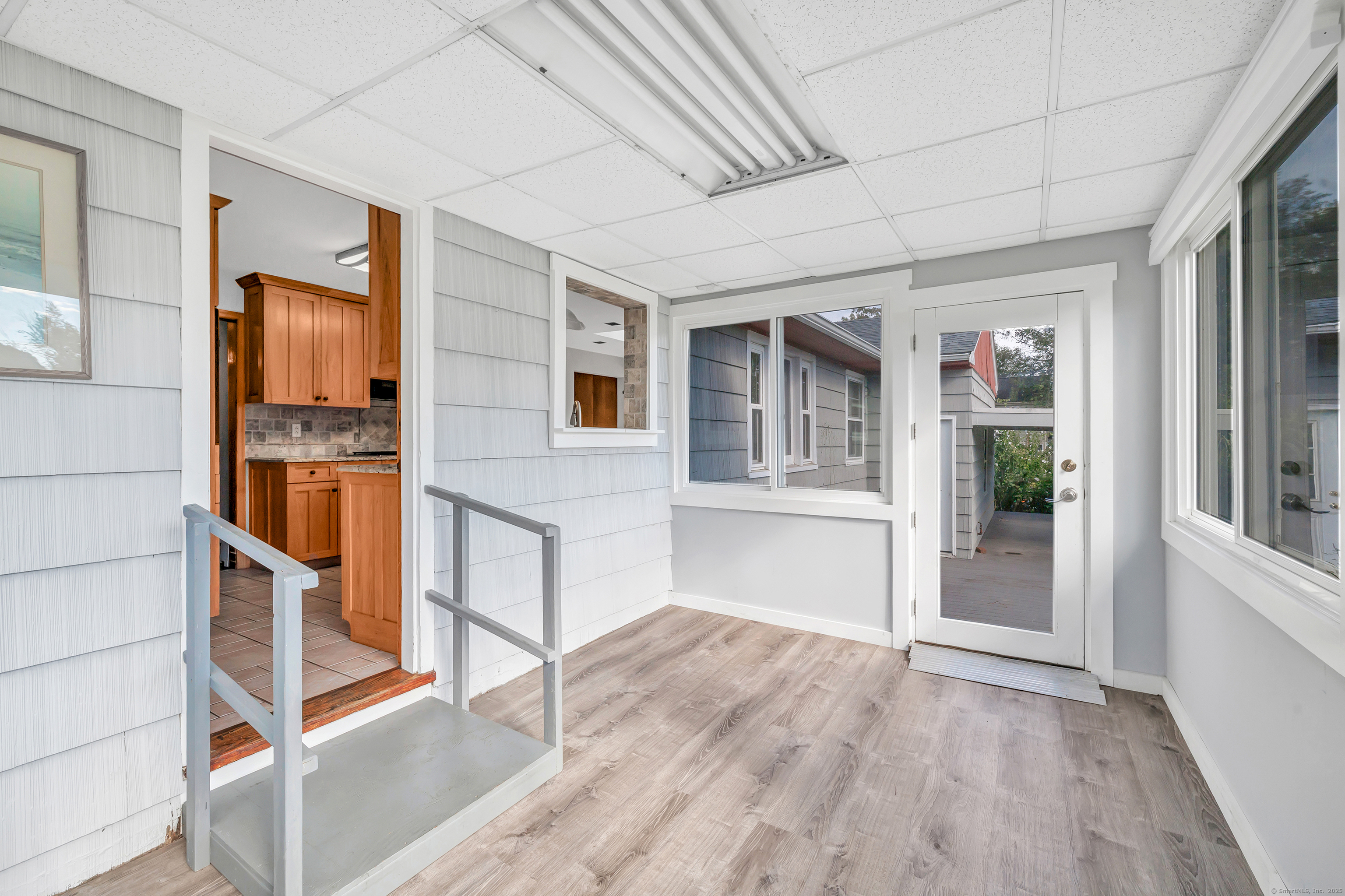 Trumbull, Connecticut 06611, United States, 3 Bedrooms Bedrooms, ,1 BathroomBathrooms,Residential,Pending,206008