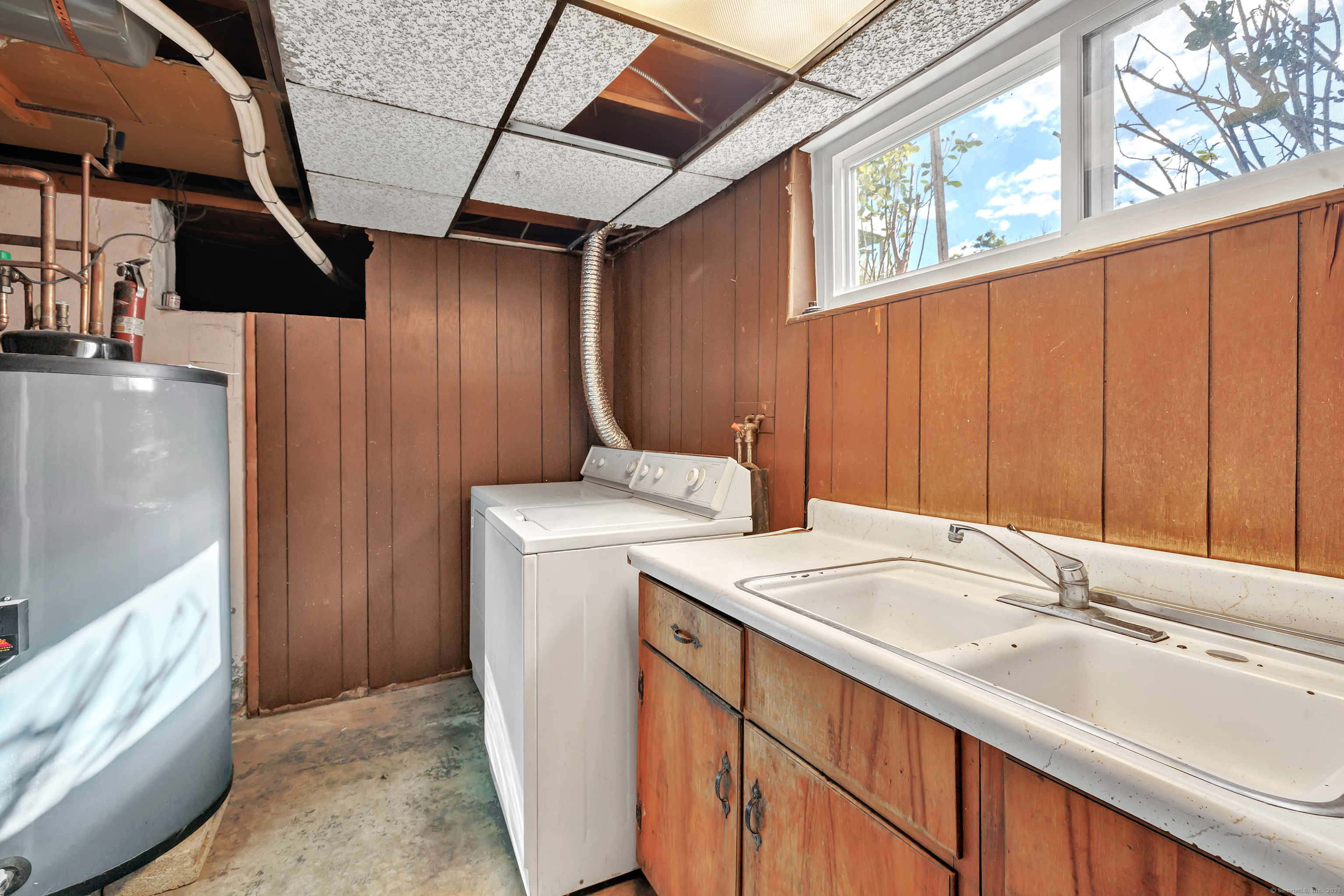 Trumbull, Connecticut 06611, United States, 3 Bedrooms Bedrooms, ,1 BathroomBathrooms,Residential,Pending,206008