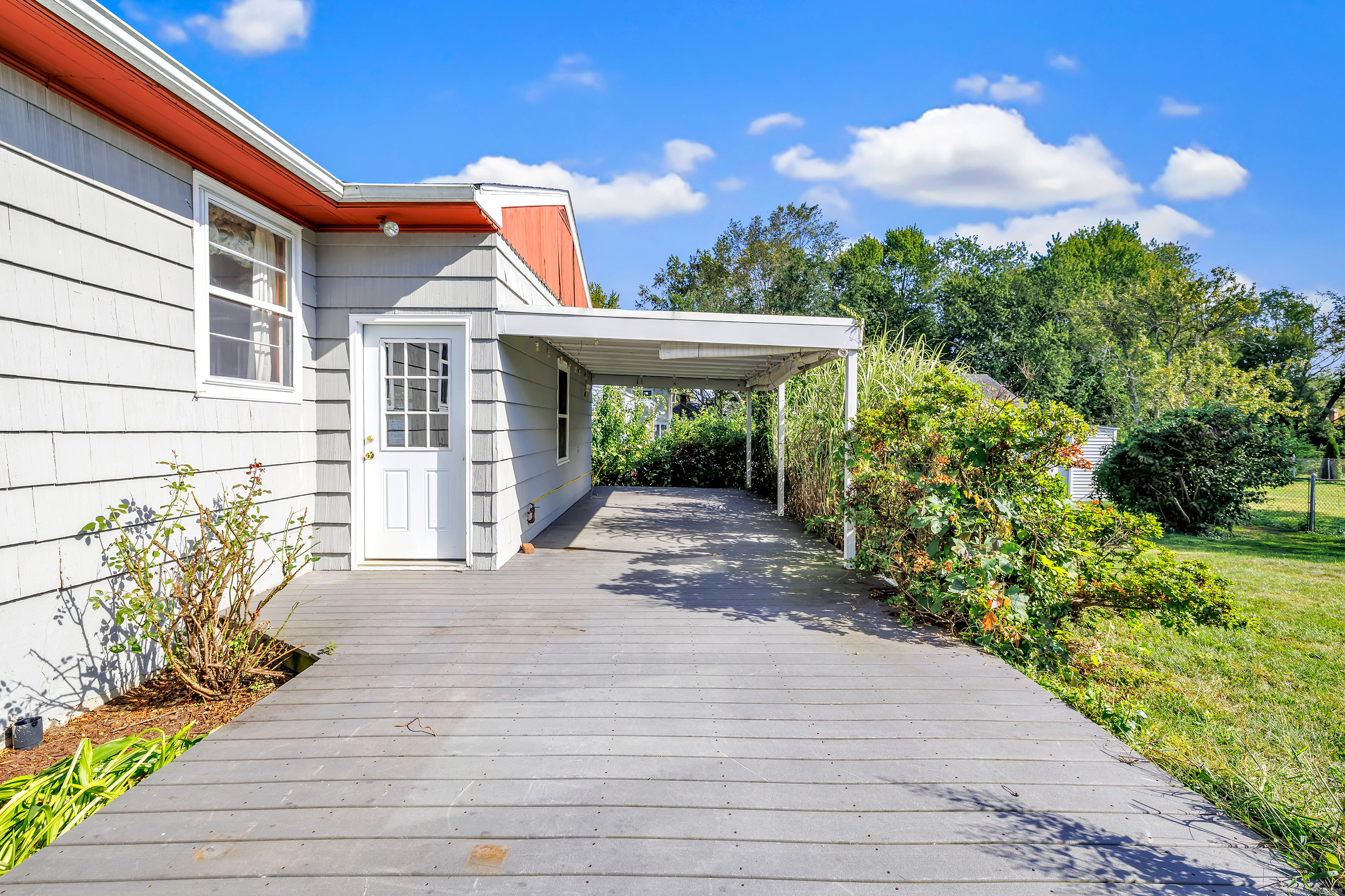 Trumbull, Connecticut 06611, United States, 3 Bedrooms Bedrooms, ,1 BathroomBathrooms,Residential,Pending,206008