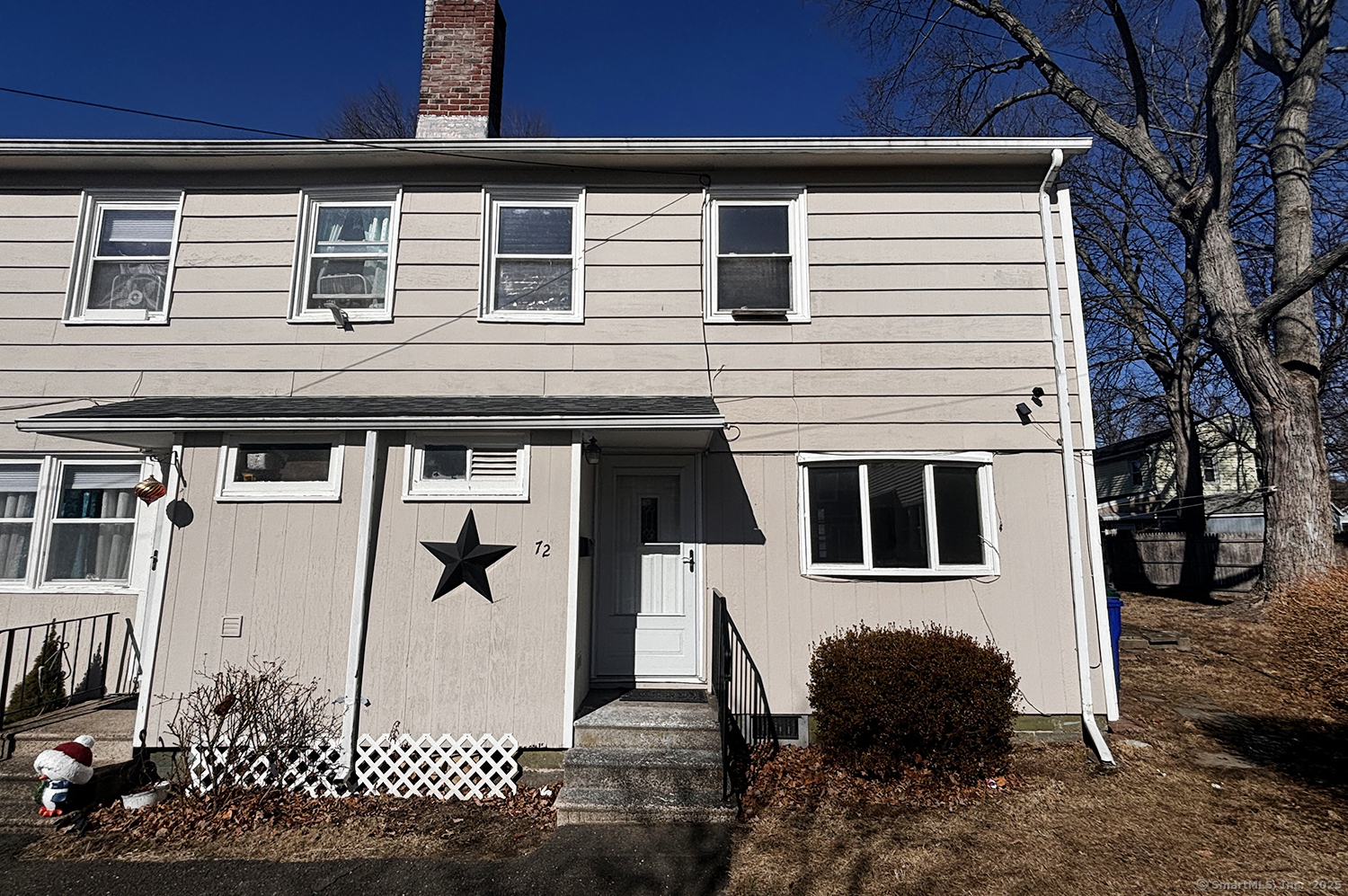 Fisher Court, Stratford, Connecticut - 2 Bedrooms  
1 Bathrooms  
4 Rooms - 