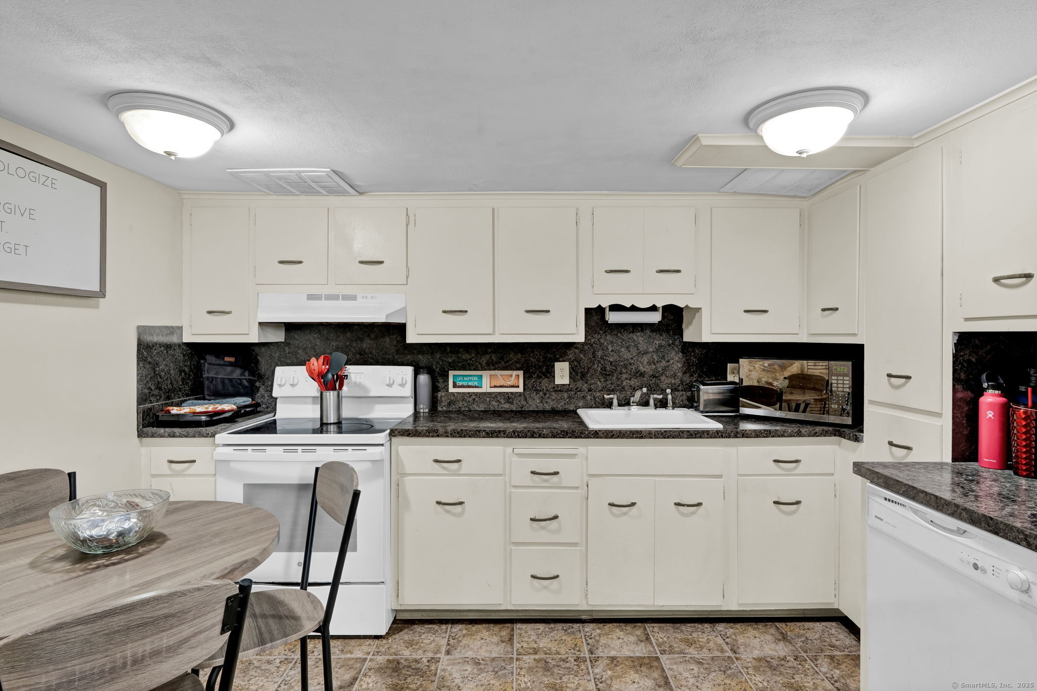 9 Crest Street, Wethersfield, Connecticut image 30