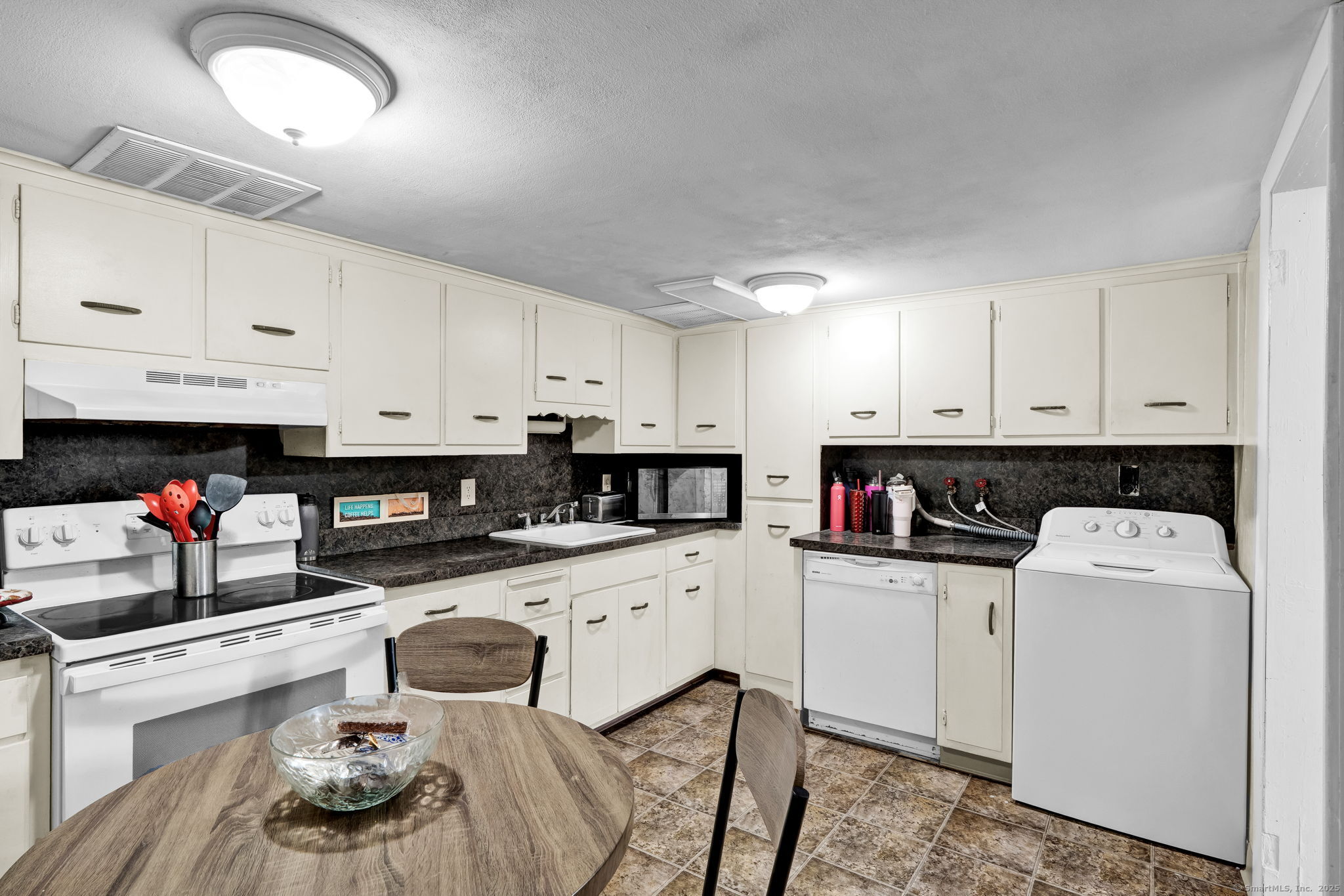 9 Crest Street, Wethersfield, Connecticut image 31