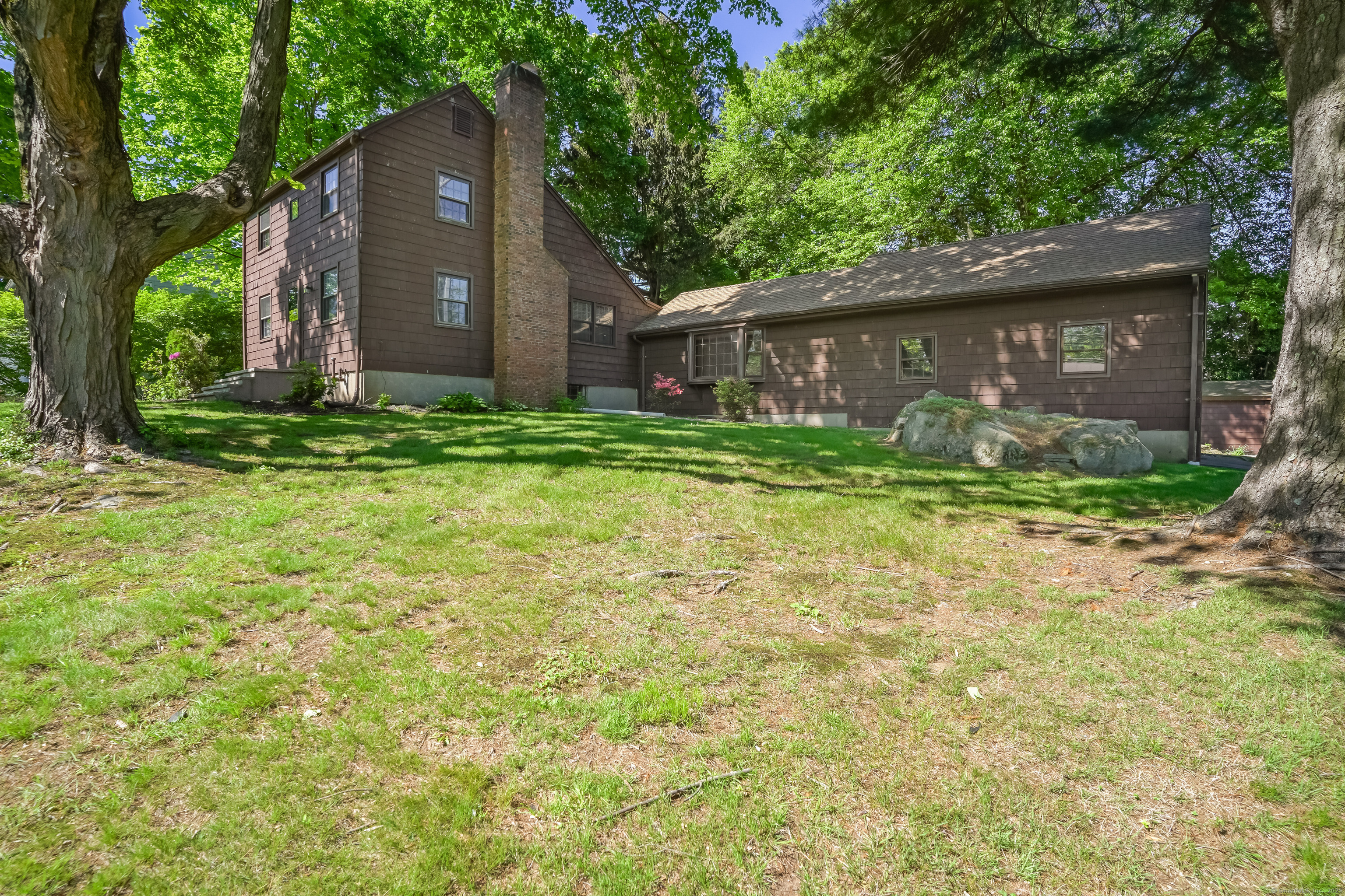 Property for Sale at Huntington Road, Stratford, Connecticut - Bedrooms: 3 
Bathrooms: 2 
Rooms: 7  - $524,900