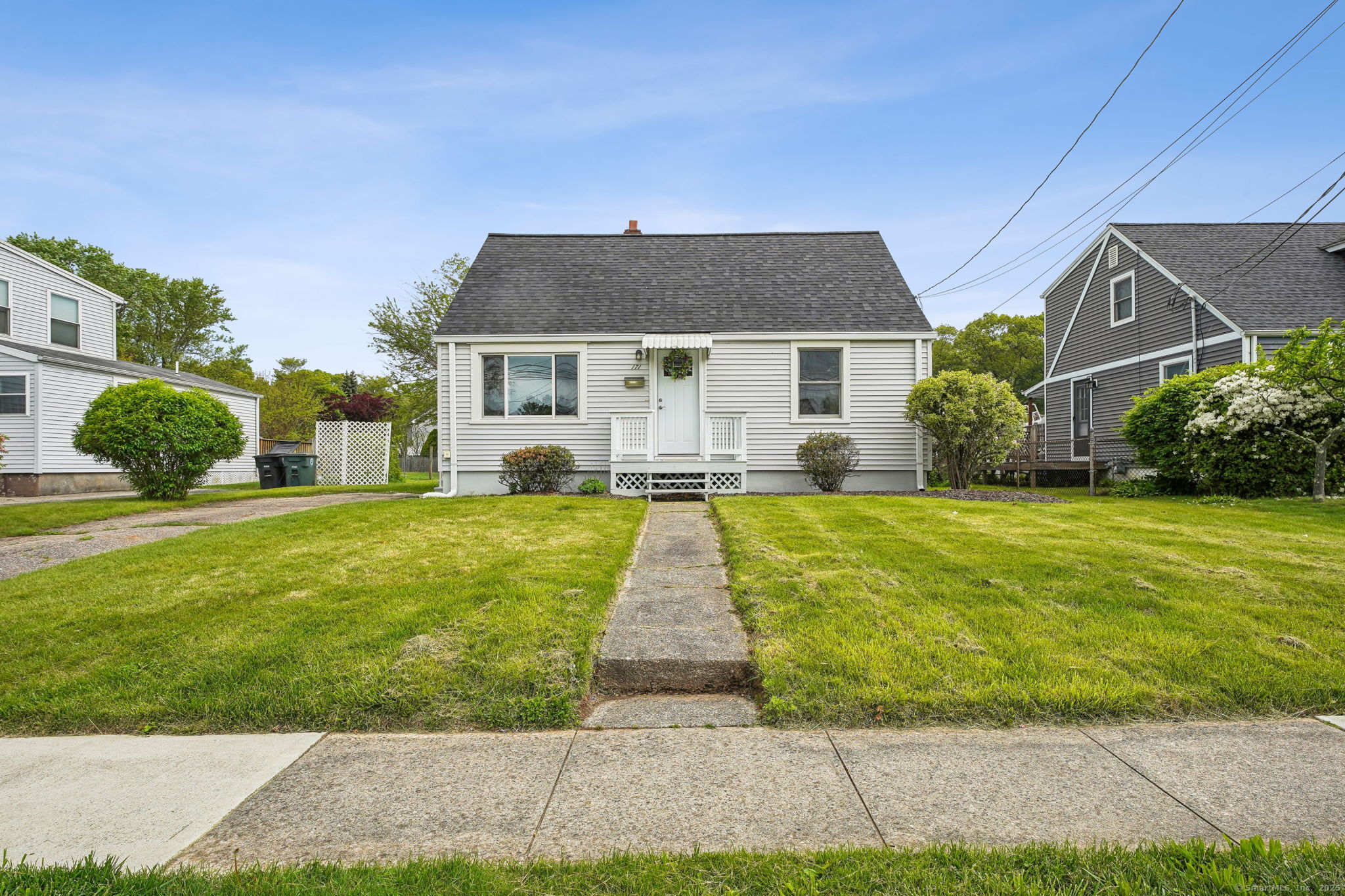 Meadowside Road, Milford, Connecticut - 3 Bedrooms  
2 Bathrooms  
6 Rooms - 