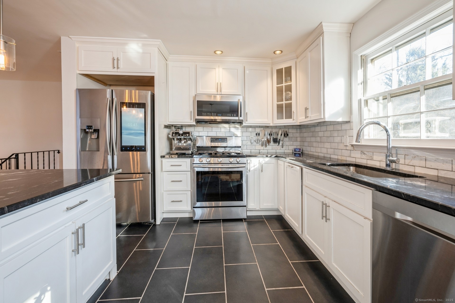 36 Hampton Lane, Stamford, Connecticut image 12