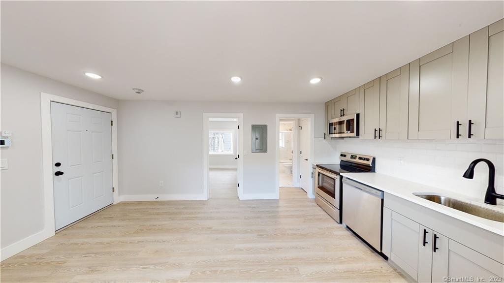 S Main Street D, Norwalk, Connecticut - 1 Bedrooms  
1 Bathrooms  
4 Rooms - 