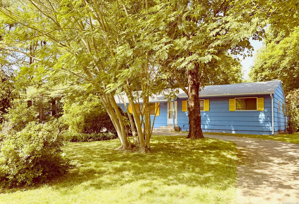 Photo of 27 Stonecrop Road, Norwalk, CT 06851 (MLS # 24105569)