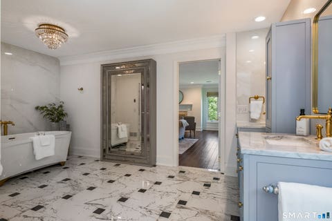 Tiny photo for 9 Brian Lane, Avon, CT 06001 (MLS # 24181917)