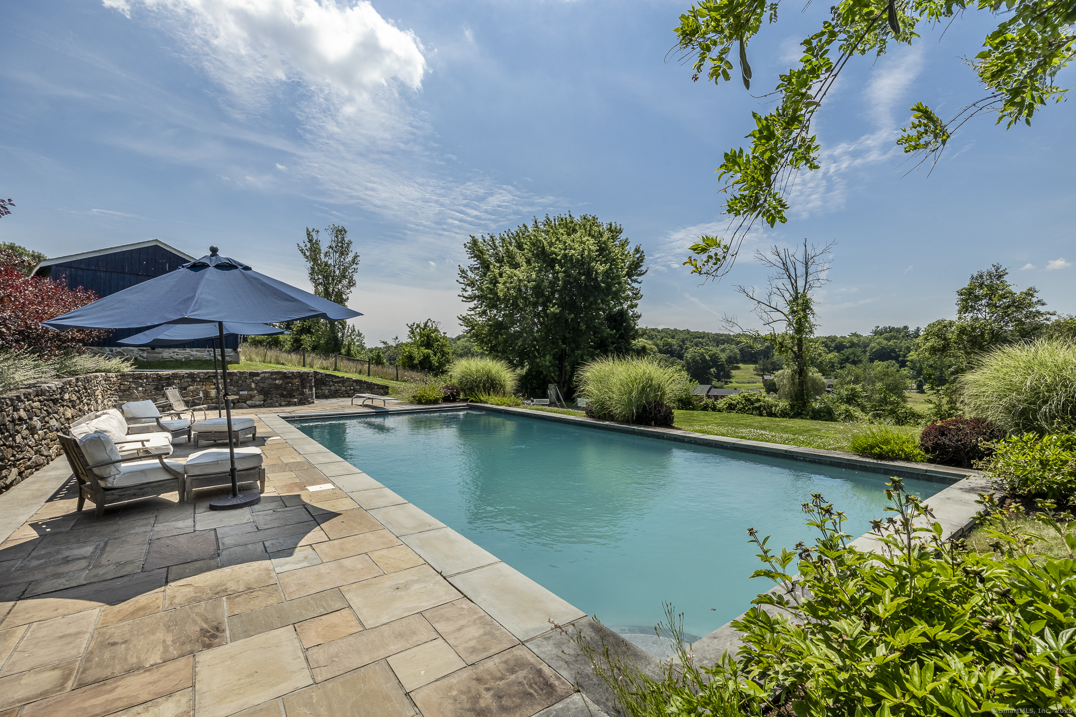 Bridgewater, Connecticut 06752, United States, 4 Bedrooms Bedrooms, ,3 BathroomsBathrooms,Residential,Pending,111517