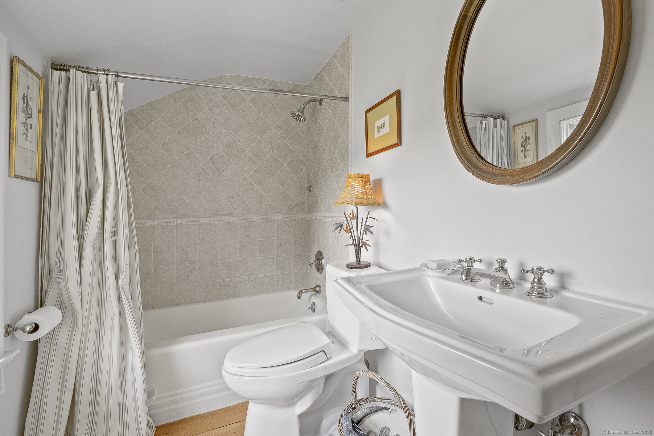 Bridgewater, Connecticut 06752, United States, 4 Bedrooms Bedrooms, ,3 BathroomsBathrooms,Residential,Pending,111517