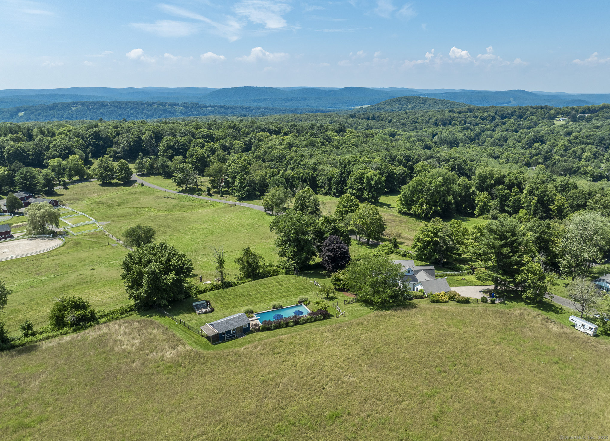 Bridgewater, Connecticut 06752, United States, 4 Bedrooms Bedrooms, ,3 BathroomsBathrooms,Residential,Pending,111517