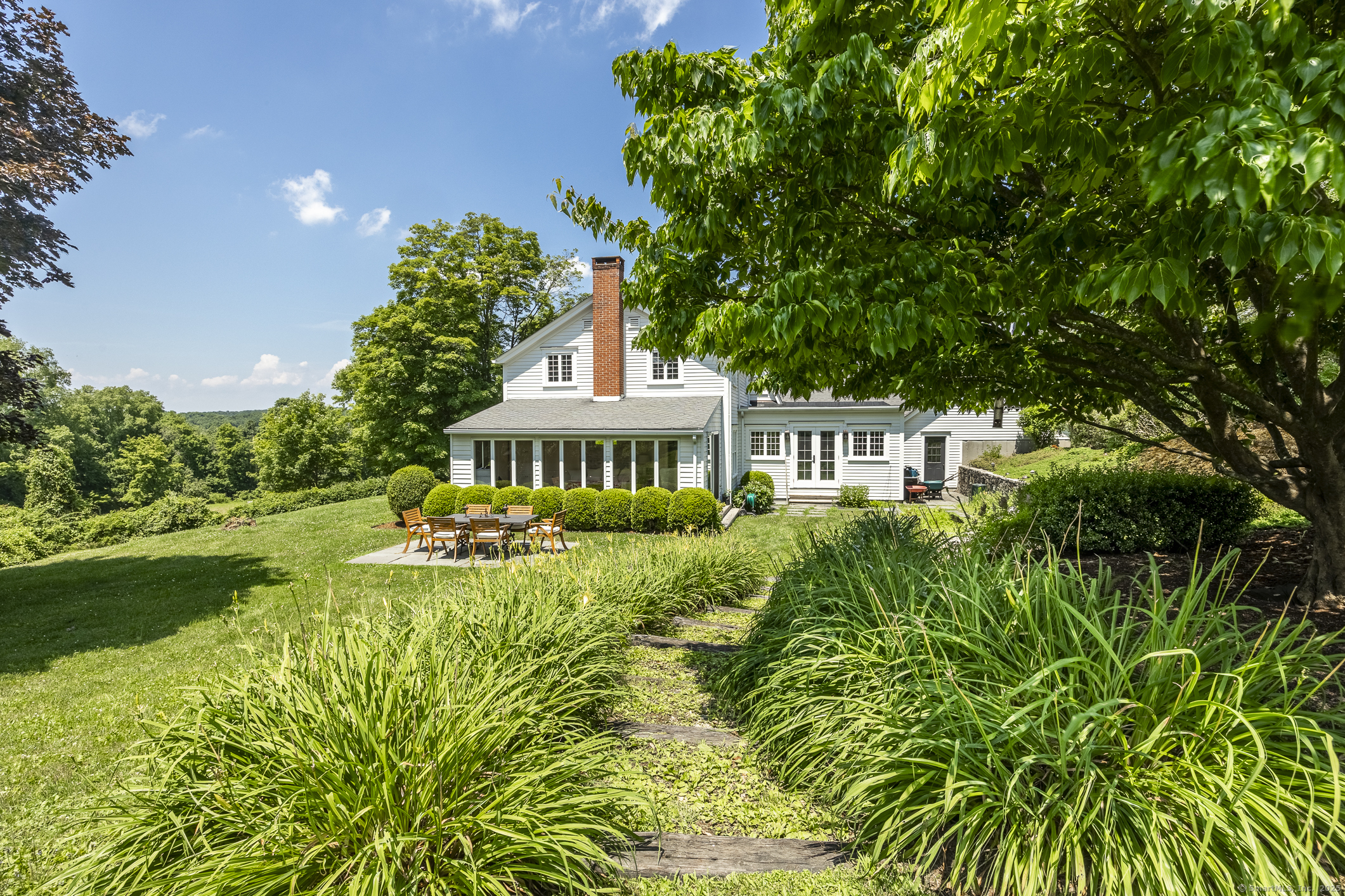 Bridgewater, Connecticut 06752, United States, 4 Bedrooms Bedrooms, ,3 BathroomsBathrooms,Residential,Pending,111517