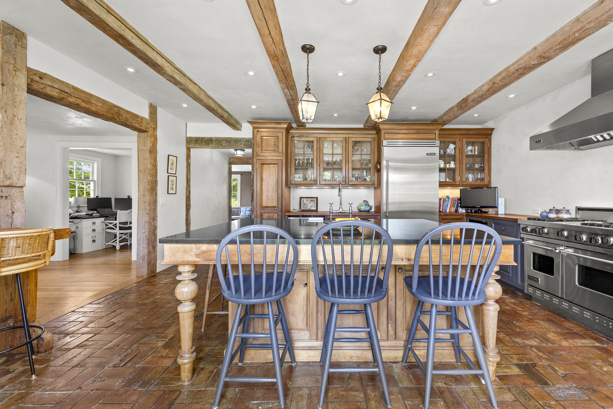 Bridgewater, Connecticut 06752, United States, 4 Bedrooms Bedrooms, ,3 BathroomsBathrooms,Residential,Pending,111517