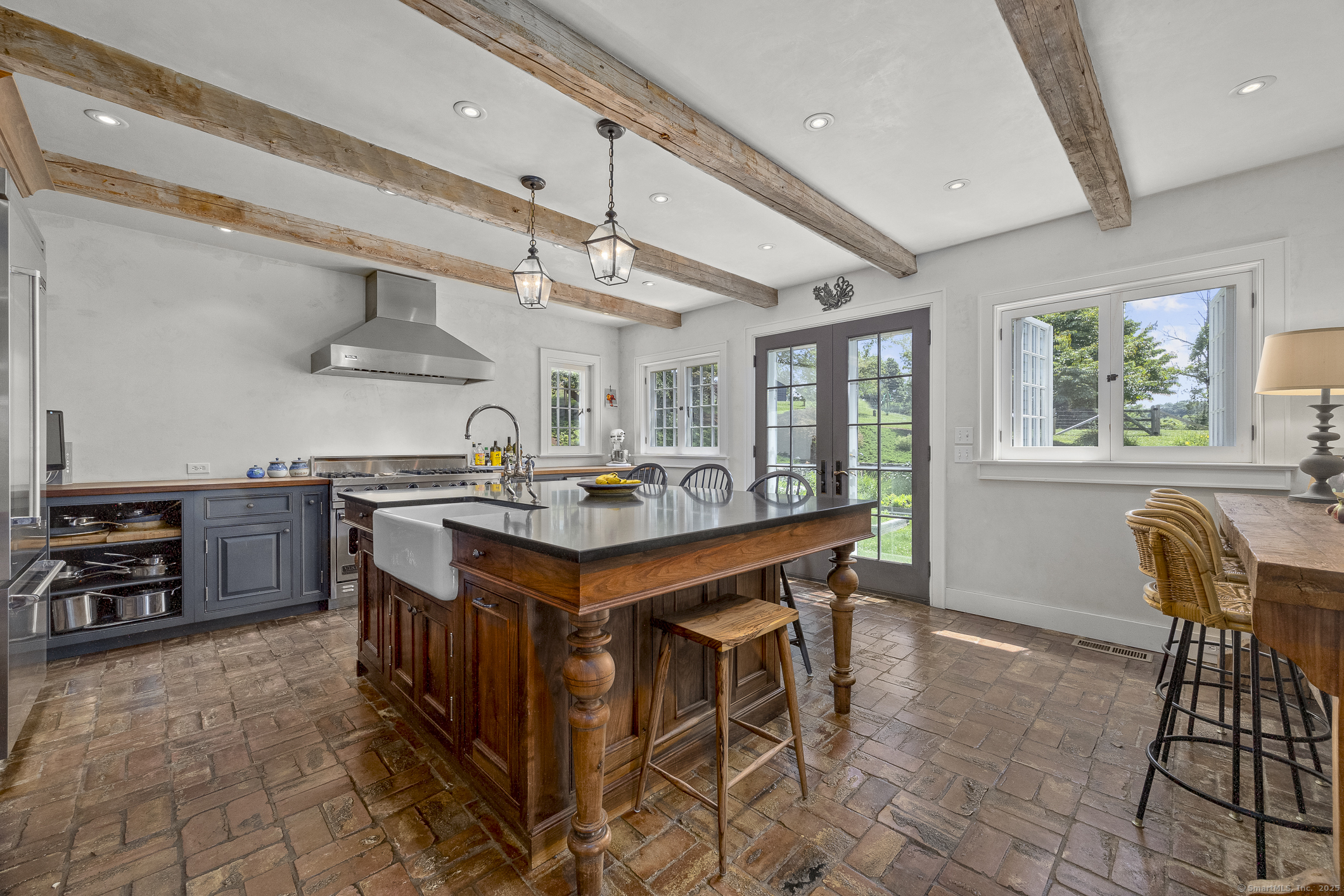 Bridgewater, Connecticut 06752, United States, 4 Bedrooms Bedrooms, ,3 BathroomsBathrooms,Residential,Pending,111517