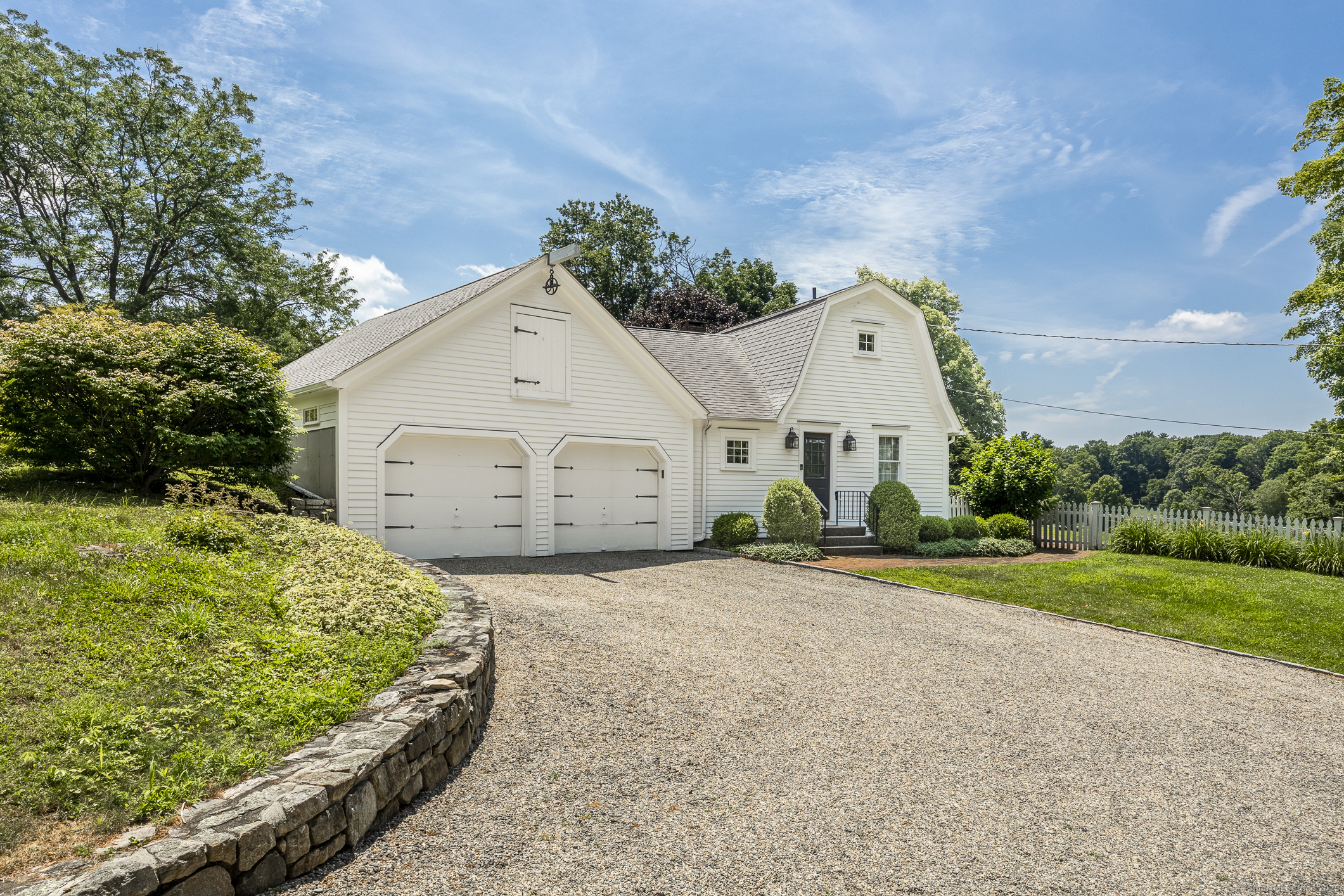 Bridgewater, Connecticut 06752, United States, 4 Bedrooms Bedrooms, ,3 BathroomsBathrooms,Residential,Pending,111517