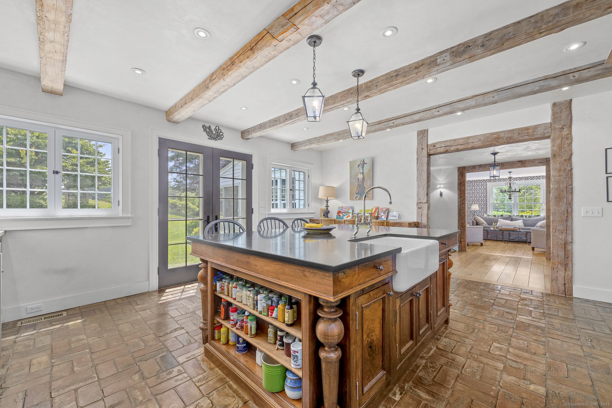 Bridgewater, Connecticut 06752, United States, 4 Bedrooms Bedrooms, ,3 BathroomsBathrooms,Residential,Pending,111517