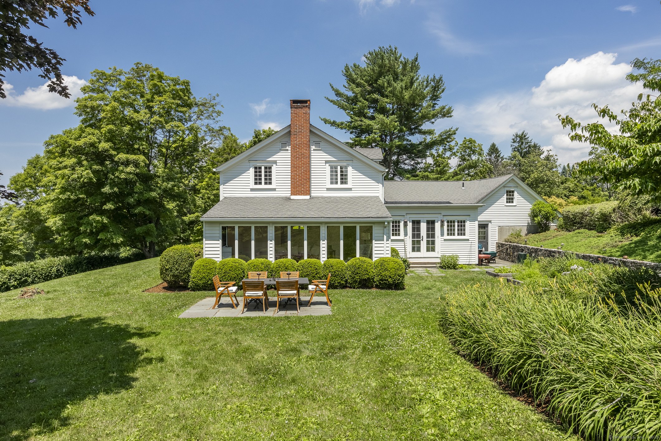 Bridgewater, Connecticut 06752, United States, 4 Bedrooms Bedrooms, ,3 BathroomsBathrooms,Residential,Pending,111517