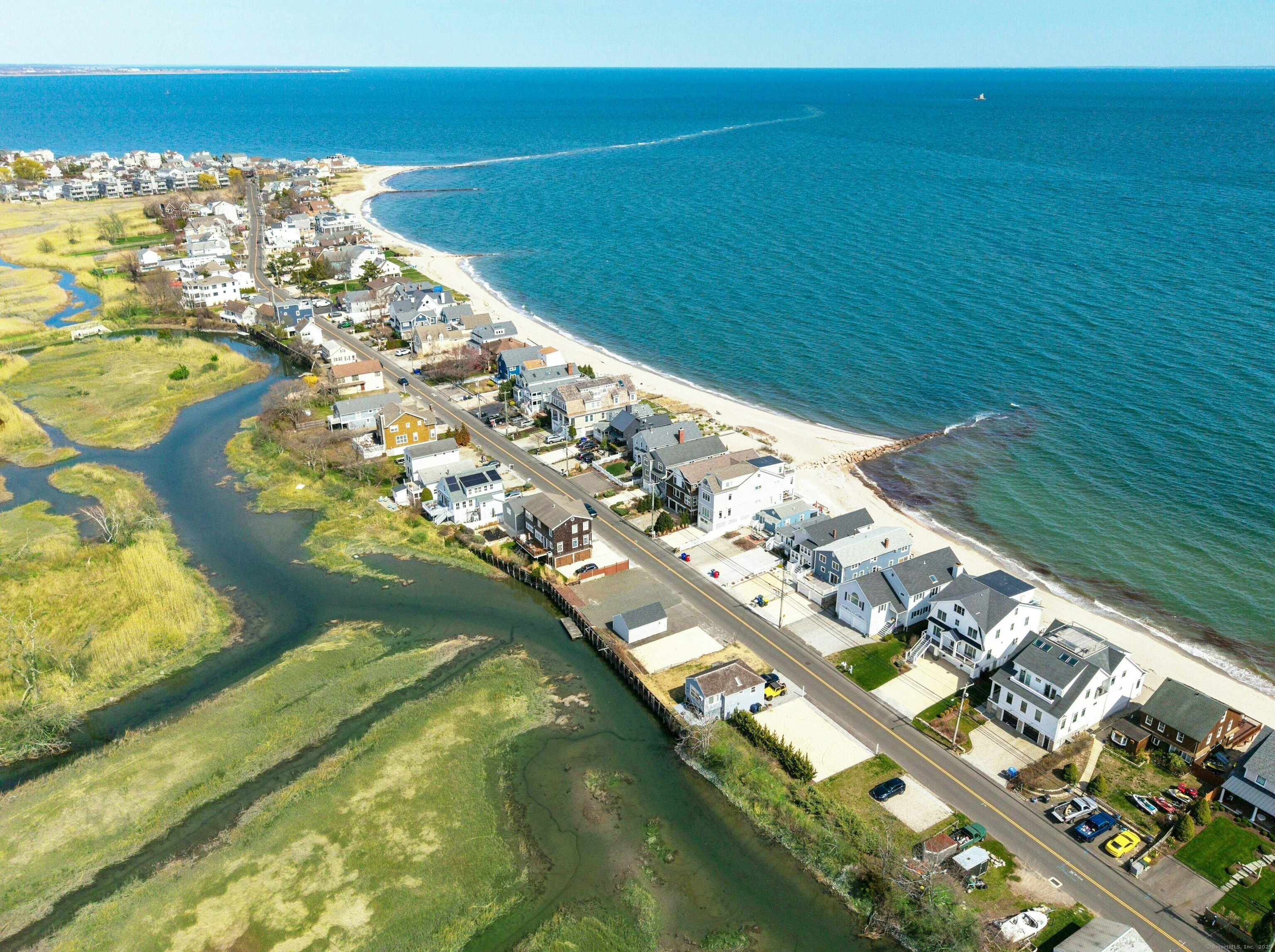 1240 Fairfield Beach Road, Fairfield, Connecticut - 3 Bedrooms  
2 Bathrooms  
5 Rooms - 