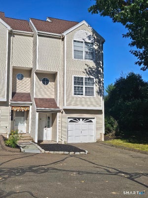 2390 STATE ST APT 1G, HAMDEN, CT 06517 - Image 5f26ab63e85dfc7909a2d9e1289f897e/3622985645