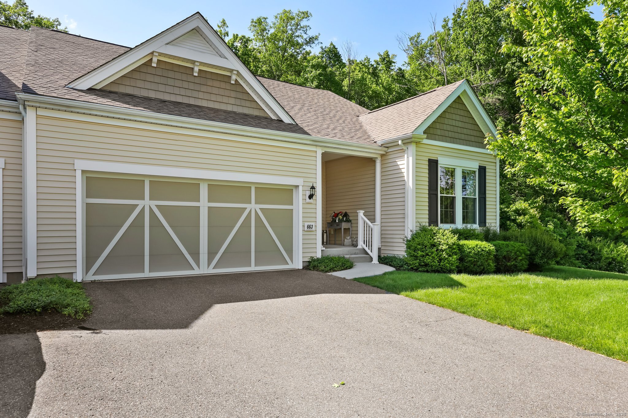 Championship Drive 663, Oxford, Connecticut - 2 Bedrooms  
2 Bathrooms  
5 Rooms - 