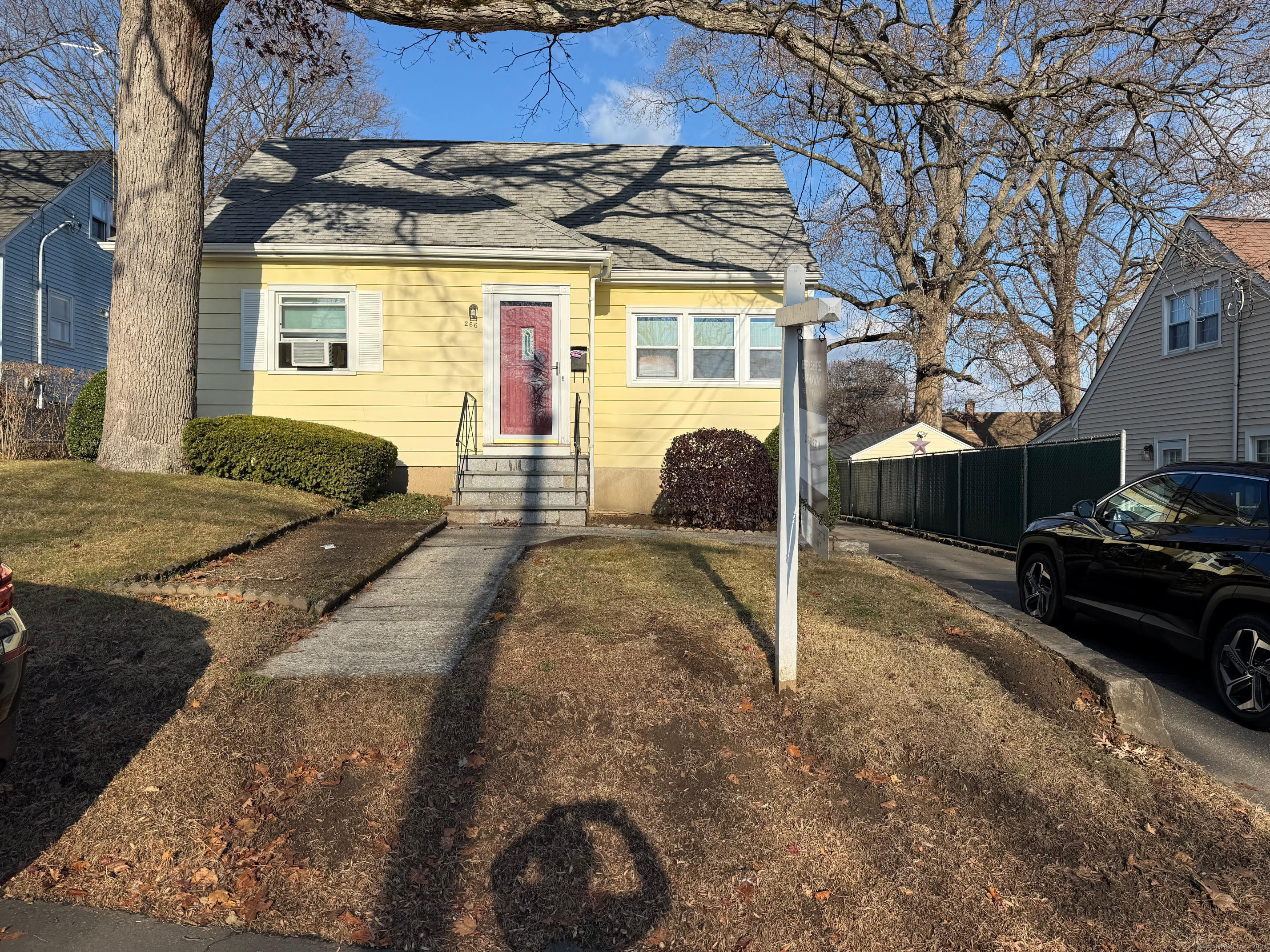 266 Ruth Street, Bridgeport, Connecticut - 3 Bedrooms  
1 Bathrooms  
6 Rooms - 